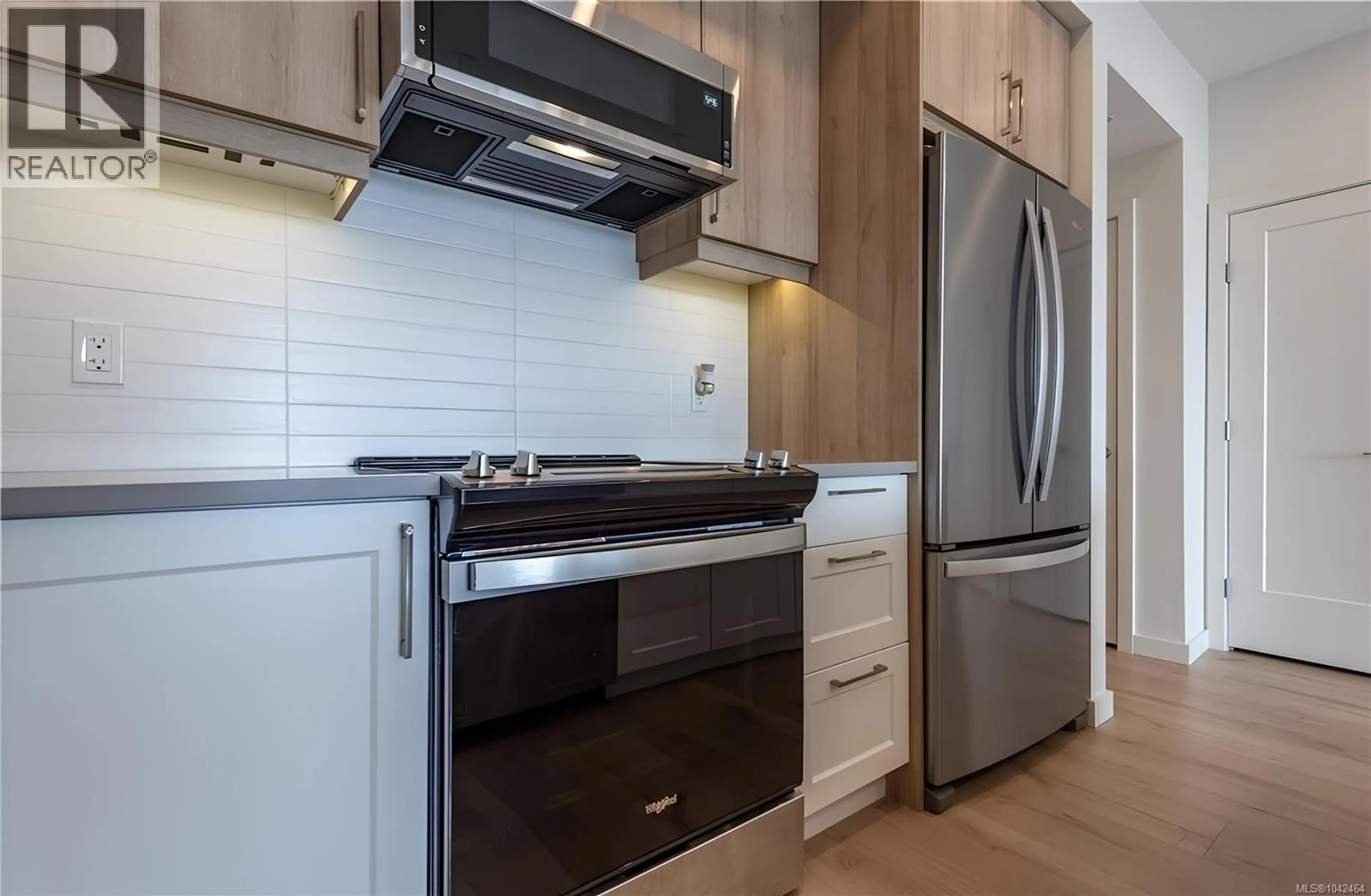Standard kitchen, unknown for 205 - 536 ISLAND HIGHWAY, Campbell River British Columbia V9W1A5