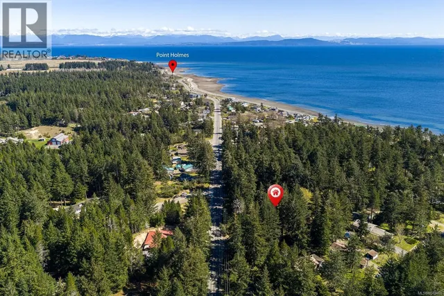 745 LAZO ROAD, Comox 2