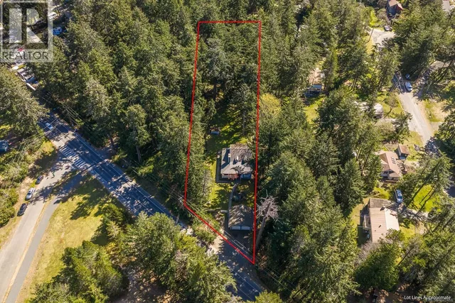 745 LAZO ROAD, Comox 3