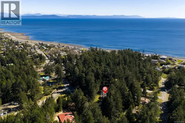 745 LAZO ROAD, Comox 4
