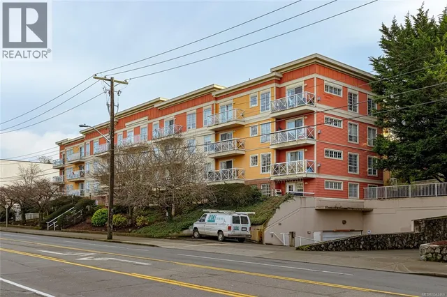PH 10 - 1371 HILLSIDE AVENUE, Victoria 3