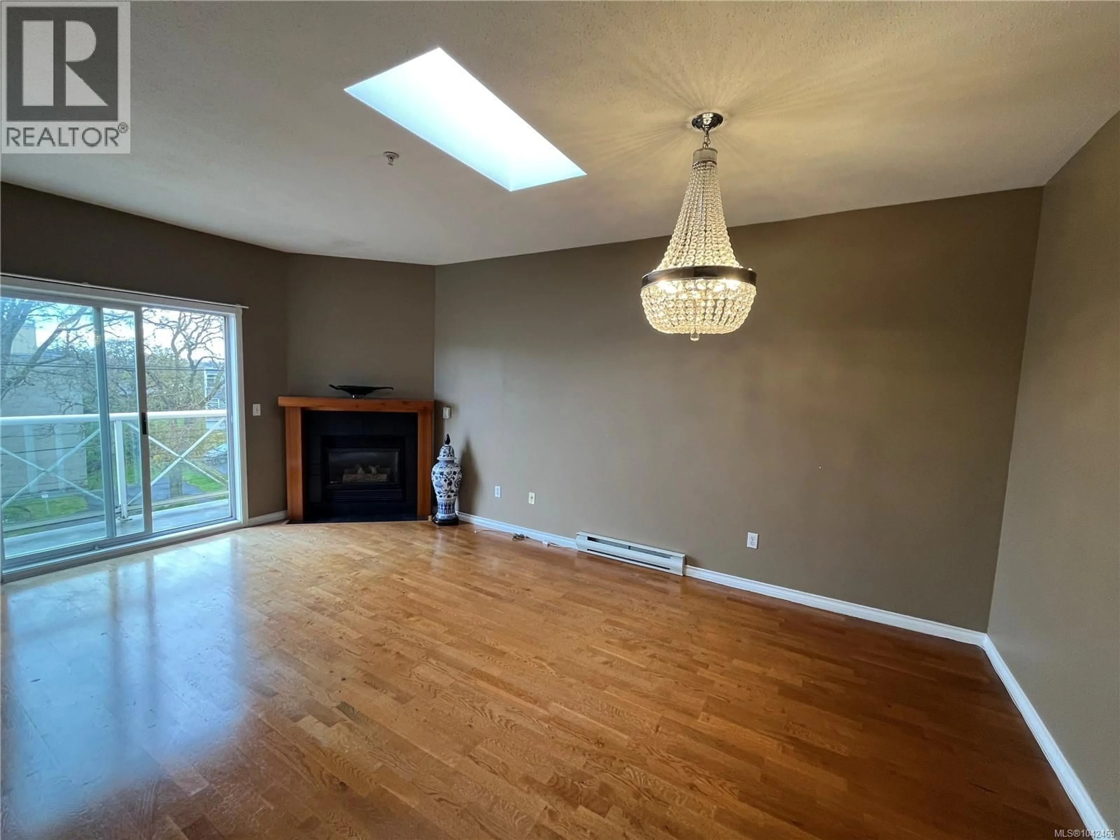 A pic of a room for PH 10 - 1371 HILLSIDE AVENUE, Victoria British Columbia V8T2B3