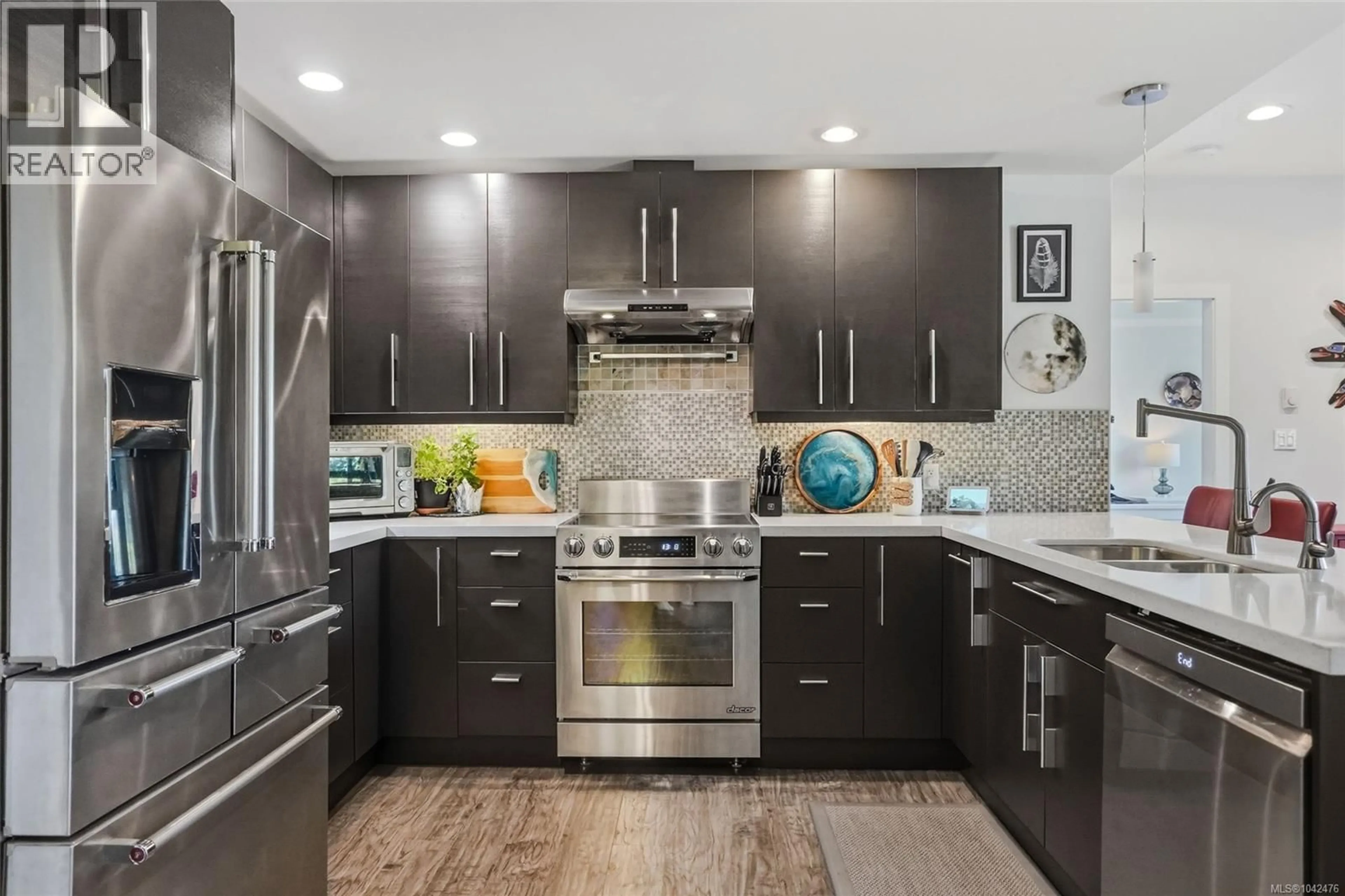 Contemporary kitchen, unknown for 203 - 439 COLLEGE ROAD, Qualicum Beach British Columbia V9K0B2