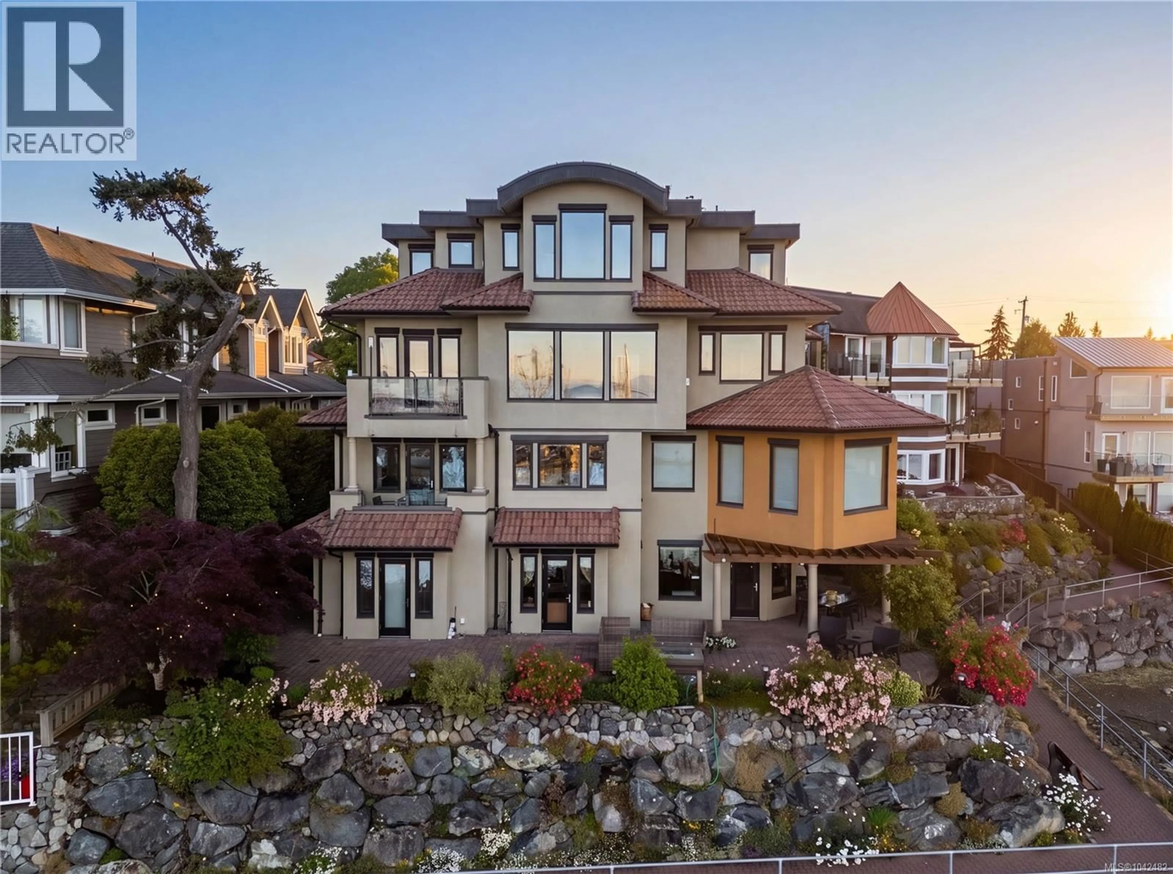 A pic from outside/outdoor area/front of a property/back of a property/a pic from drone, unknown for 201 - 9949 THIRD STREET, Sidney British Columbia V8L3B1