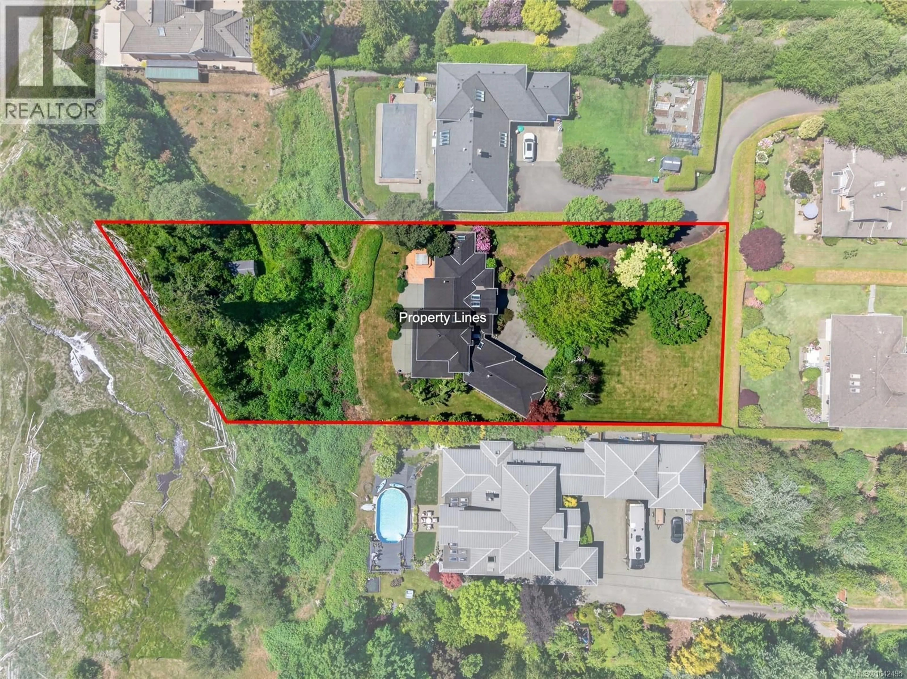 A pic from outside/outdoor area/front of a property/back of a property/a pic from drone, street for 1627 BEAUFORT AVENUE, Comox British Columbia V9M1R8