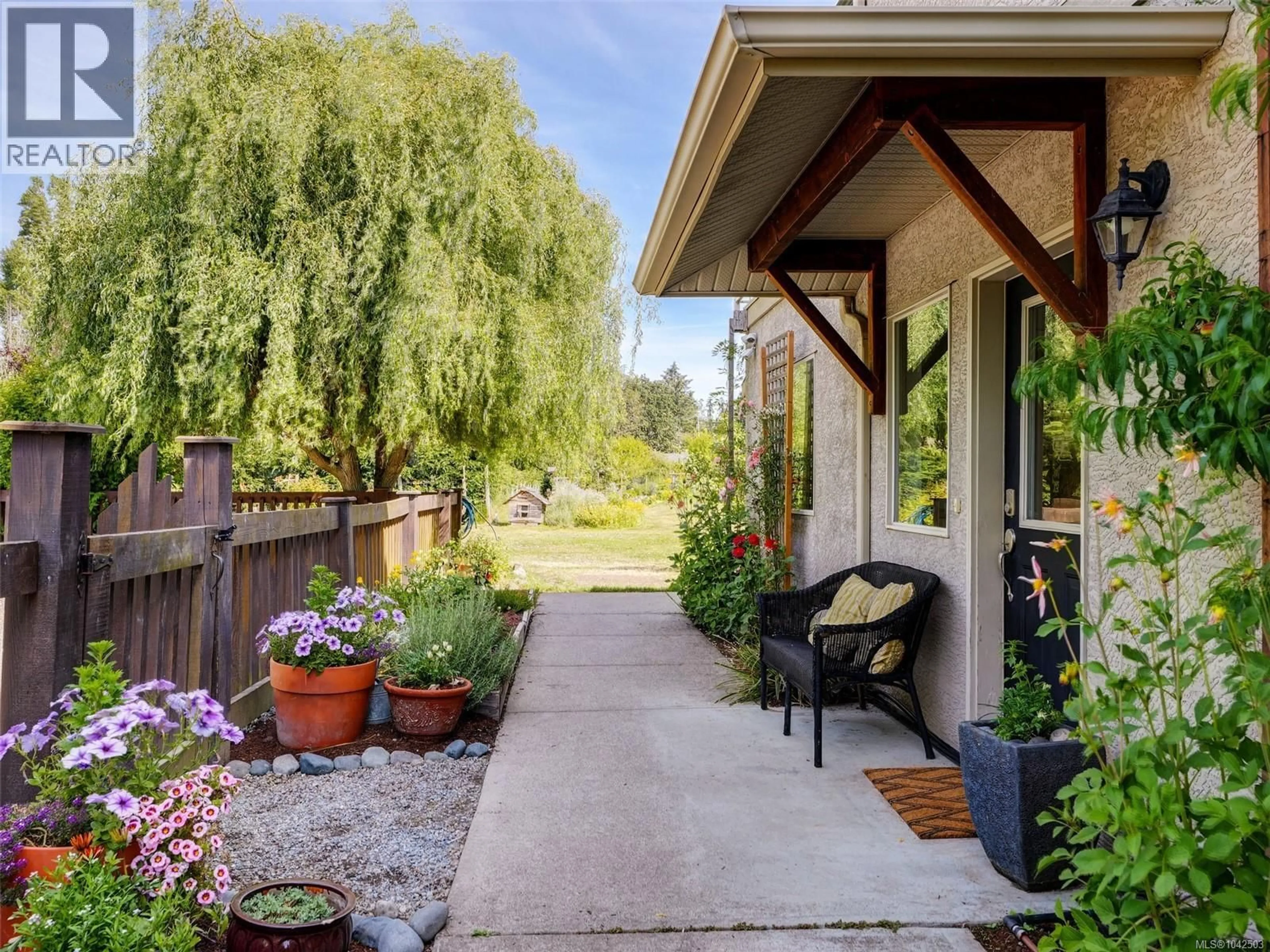 Patio, street for 798 WAIN ROAD, North Saanich British Columbia V8L5N8