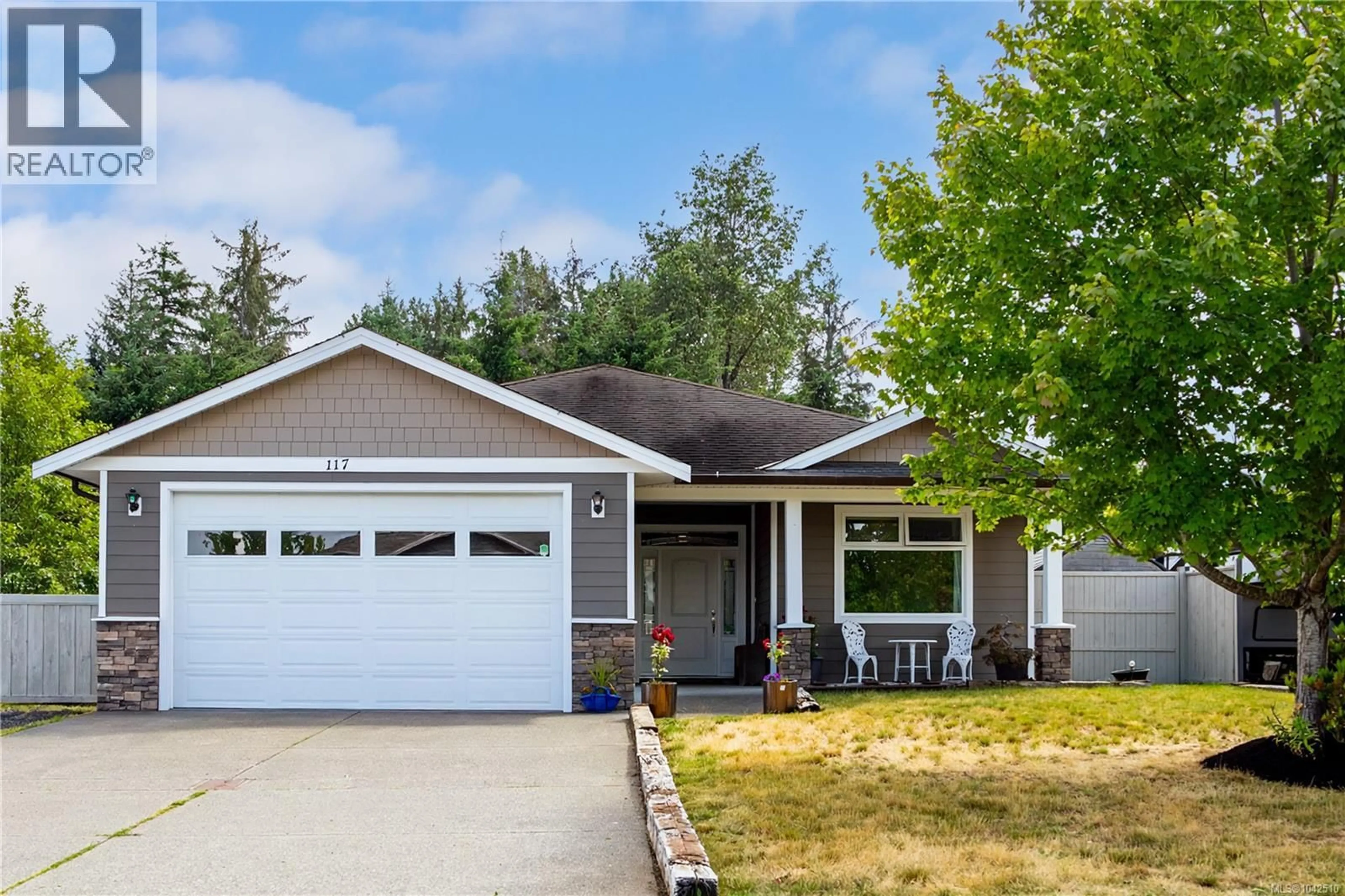 Home with vinyl exterior material, street for 117 STRATHCONA WAY, Campbell River British Columbia V9H1W4