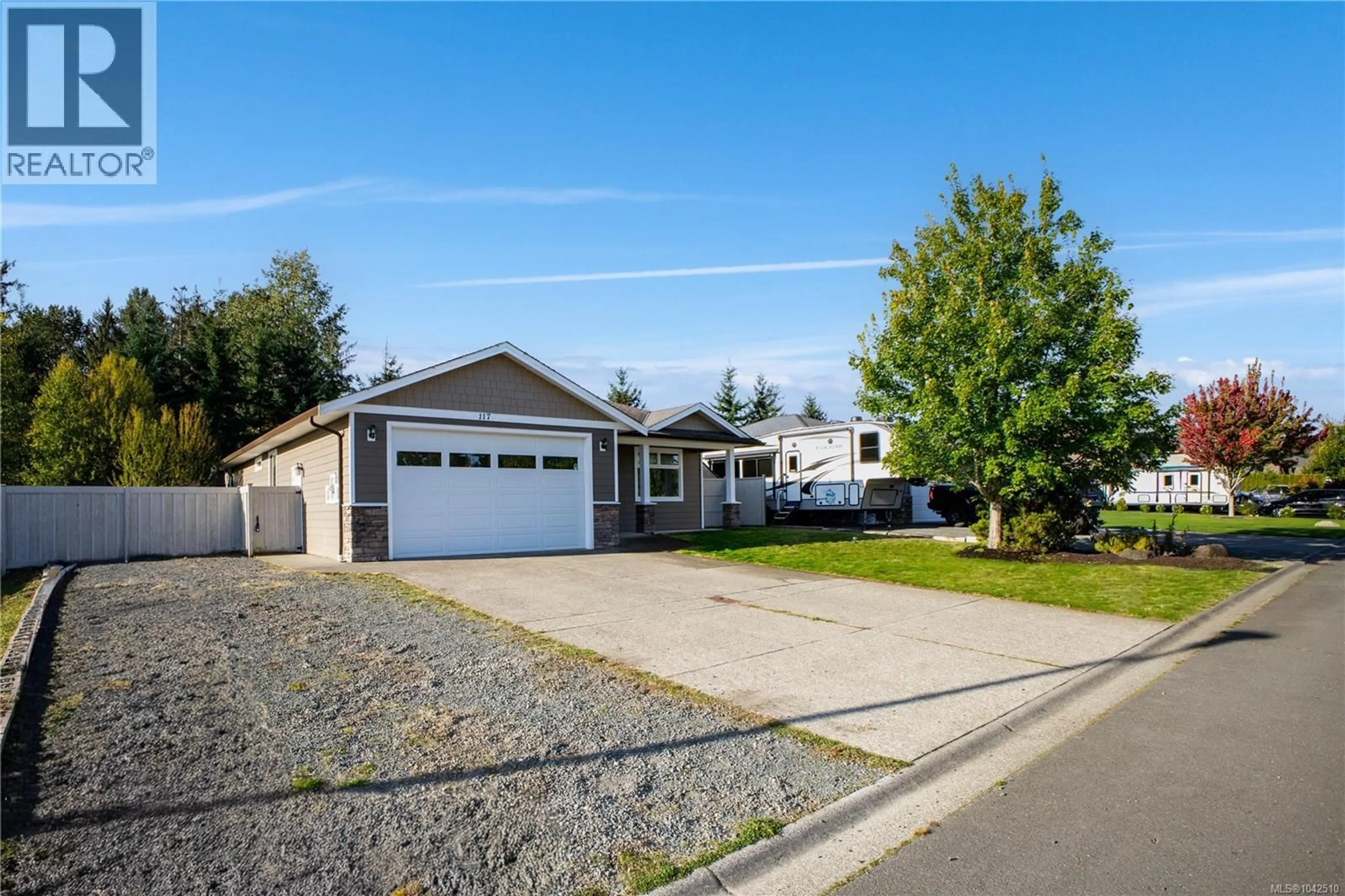 Home with vinyl exterior material, street for 117 STRATHCONA WAY, Campbell River British Columbia V9H1W4