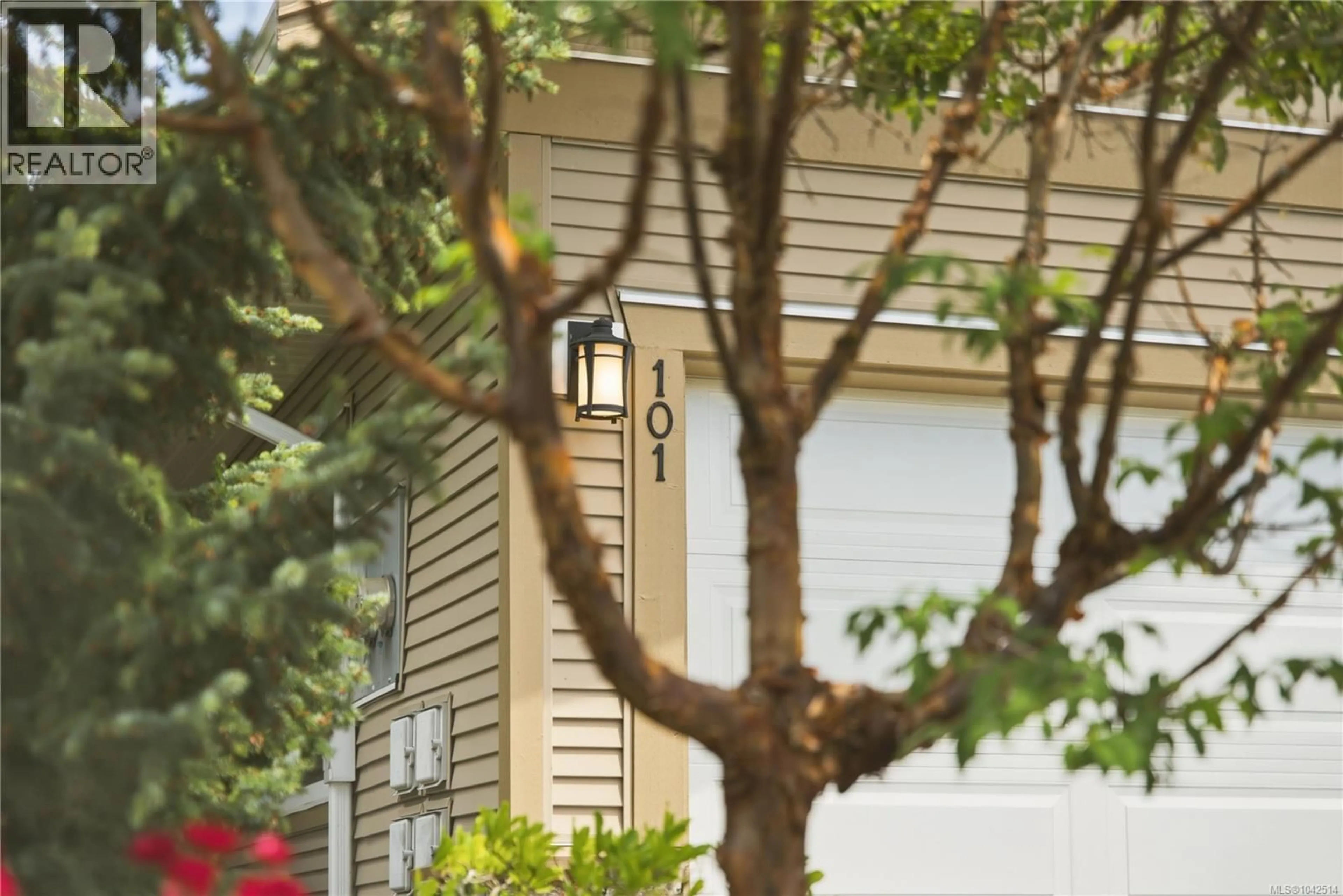 Home with vinyl exterior material, street for 101 - 6281 PLEASANT RIDGE PLACE, Nanaimo British Columbia V9T0B3