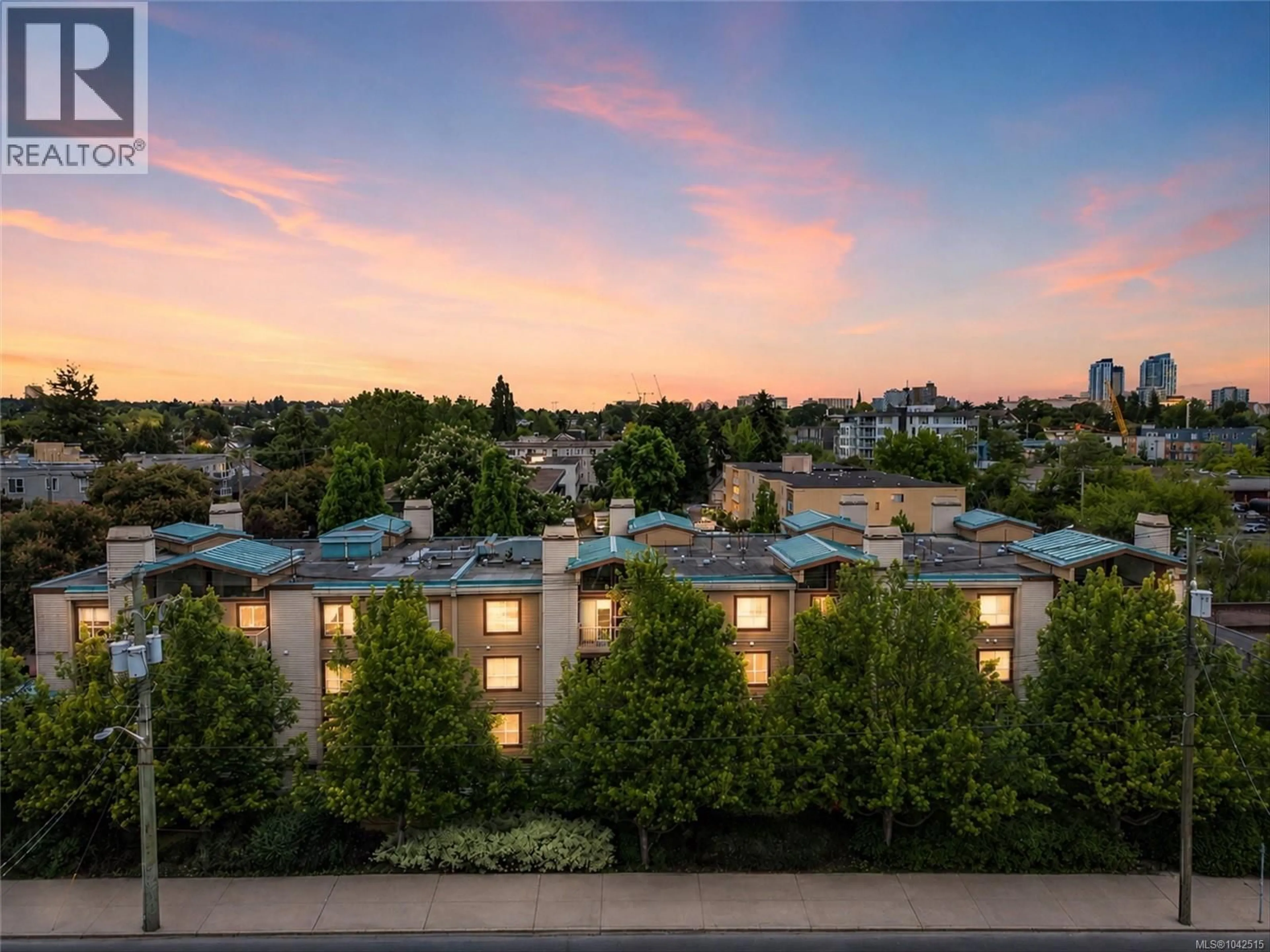 A pic from outside/outdoor area/front of a property/back of a property/a pic from drone, city buildings view from balcony for 204 - 1055 HILLSIDE AVENUE, Victoria British Columbia V8T2A4