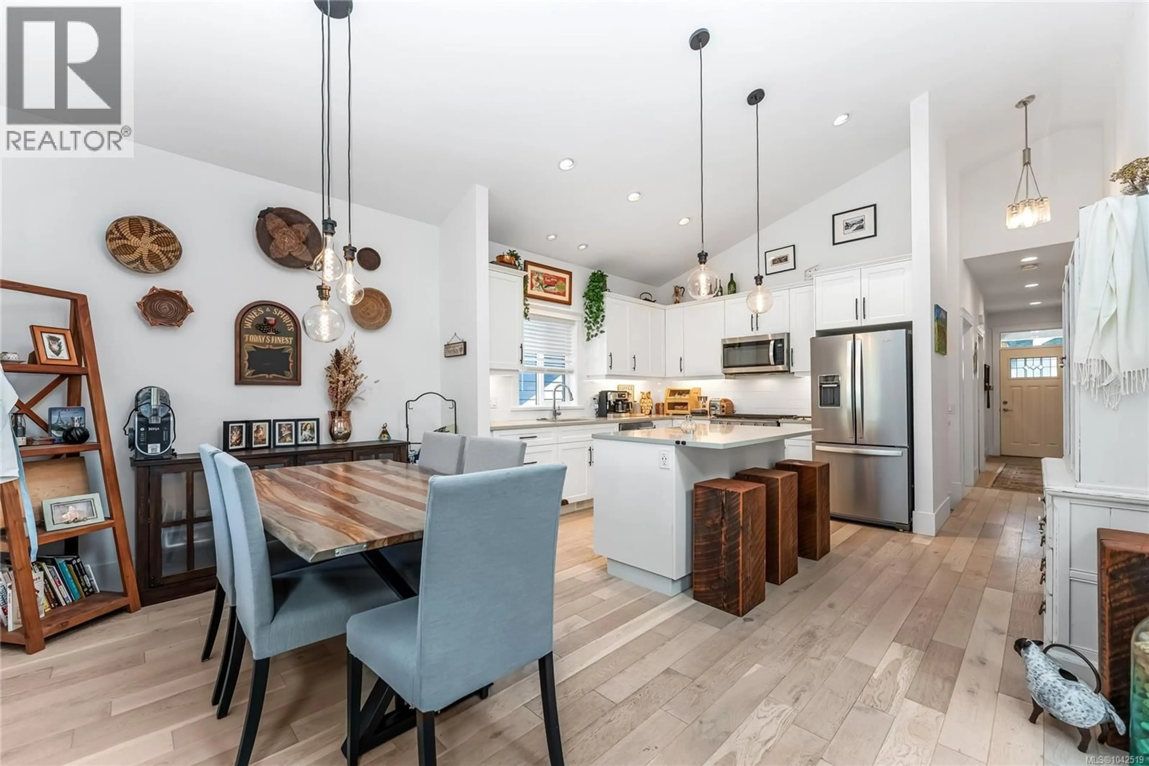 Open concept kitchen, unknown for 254 EDGEWOOD CRESCENT, Duncan British Columbia V9L0G6