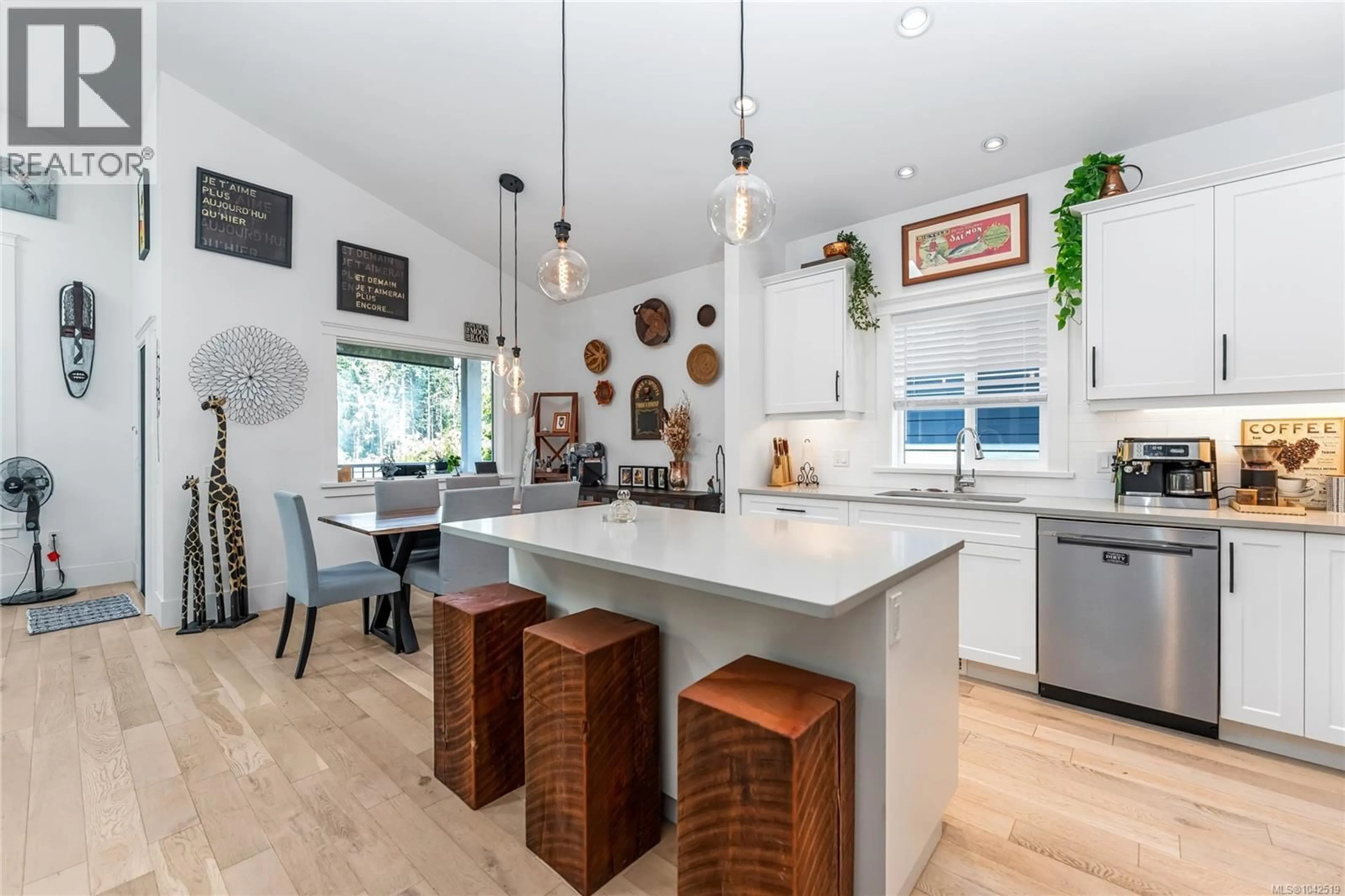 Open concept kitchen, unknown for 254 EDGEWOOD CRESCENT, Duncan British Columbia V9L0G6
