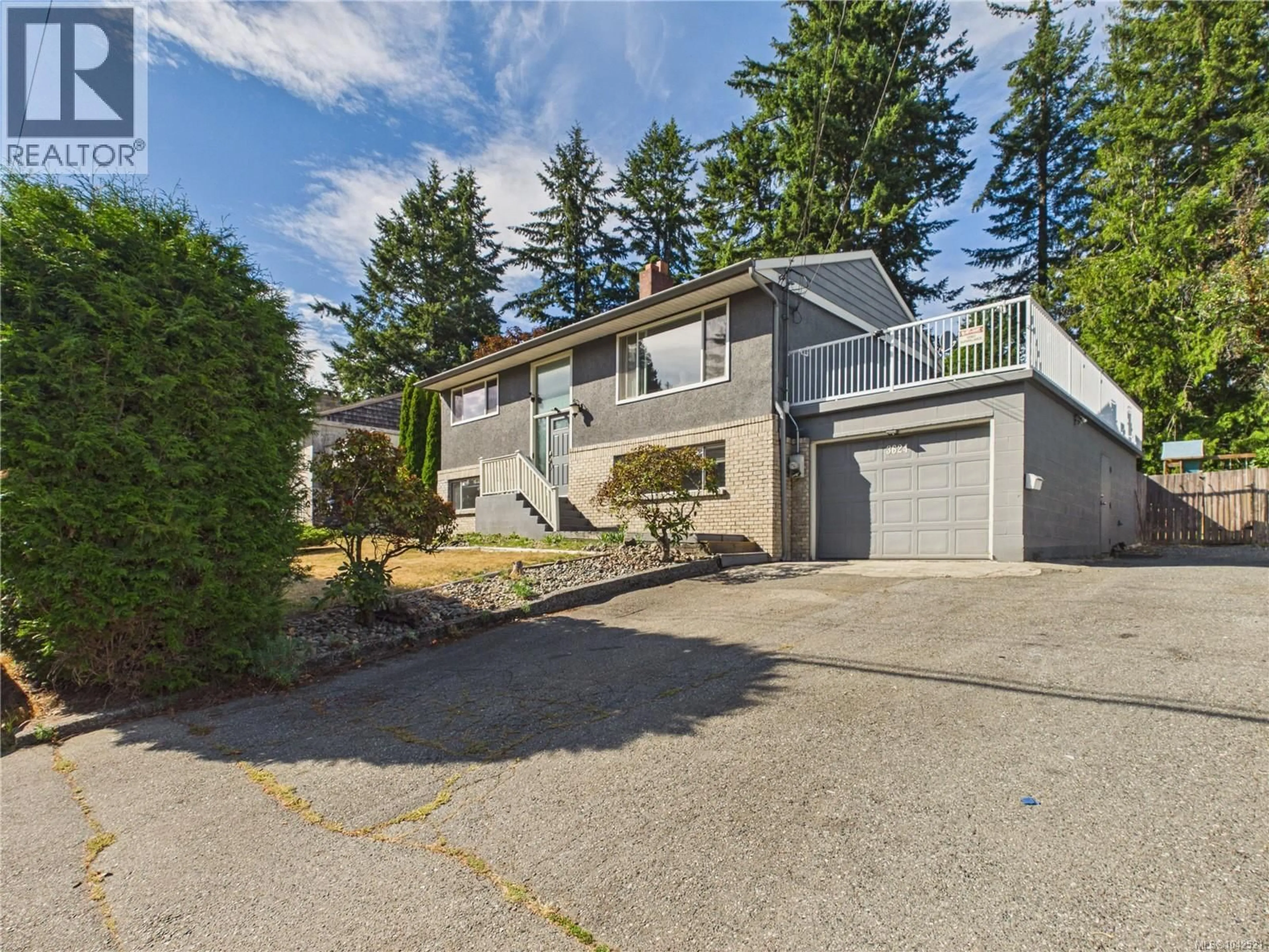 A pic from outside/outdoor area/front of a property/back of a property/a pic from drone, street for 3624 UPLANDS DRIVE, Nanaimo British Columbia V9T2T7