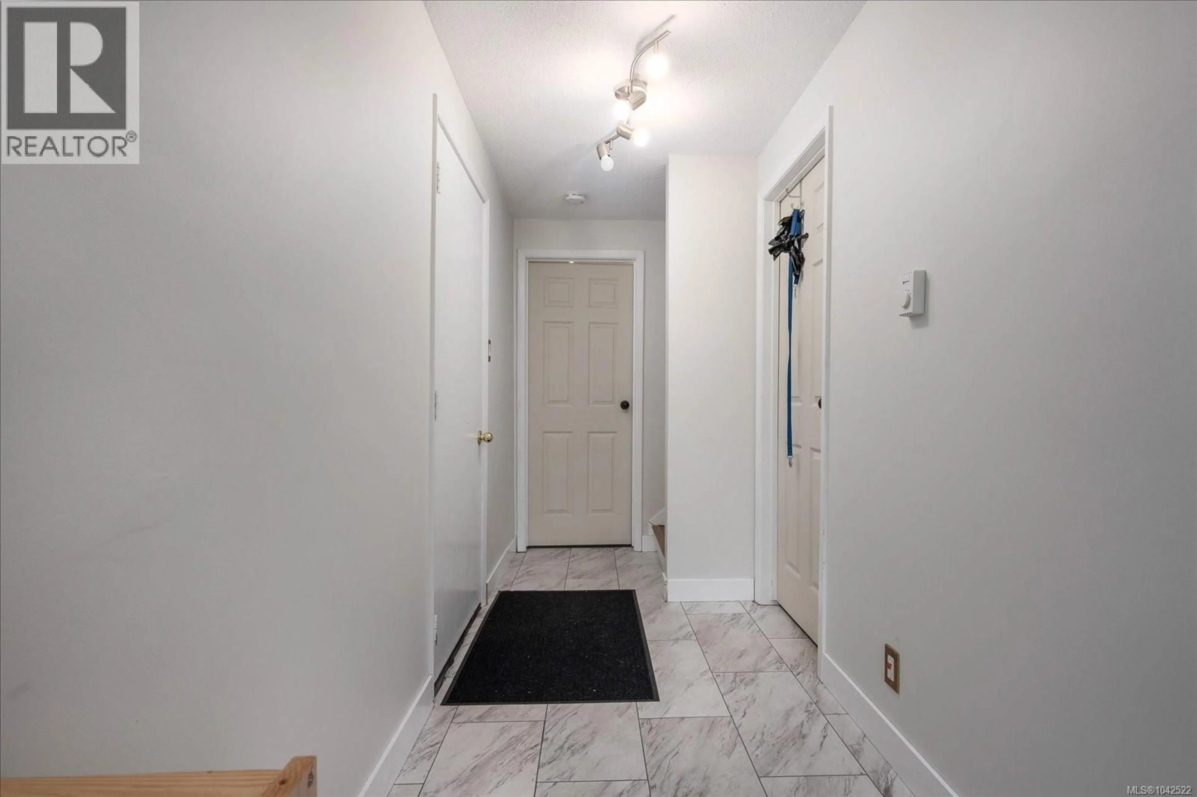 Indoor entryway for 45 RILEY PLACE, Nanaimo British Columbia V9T5B9