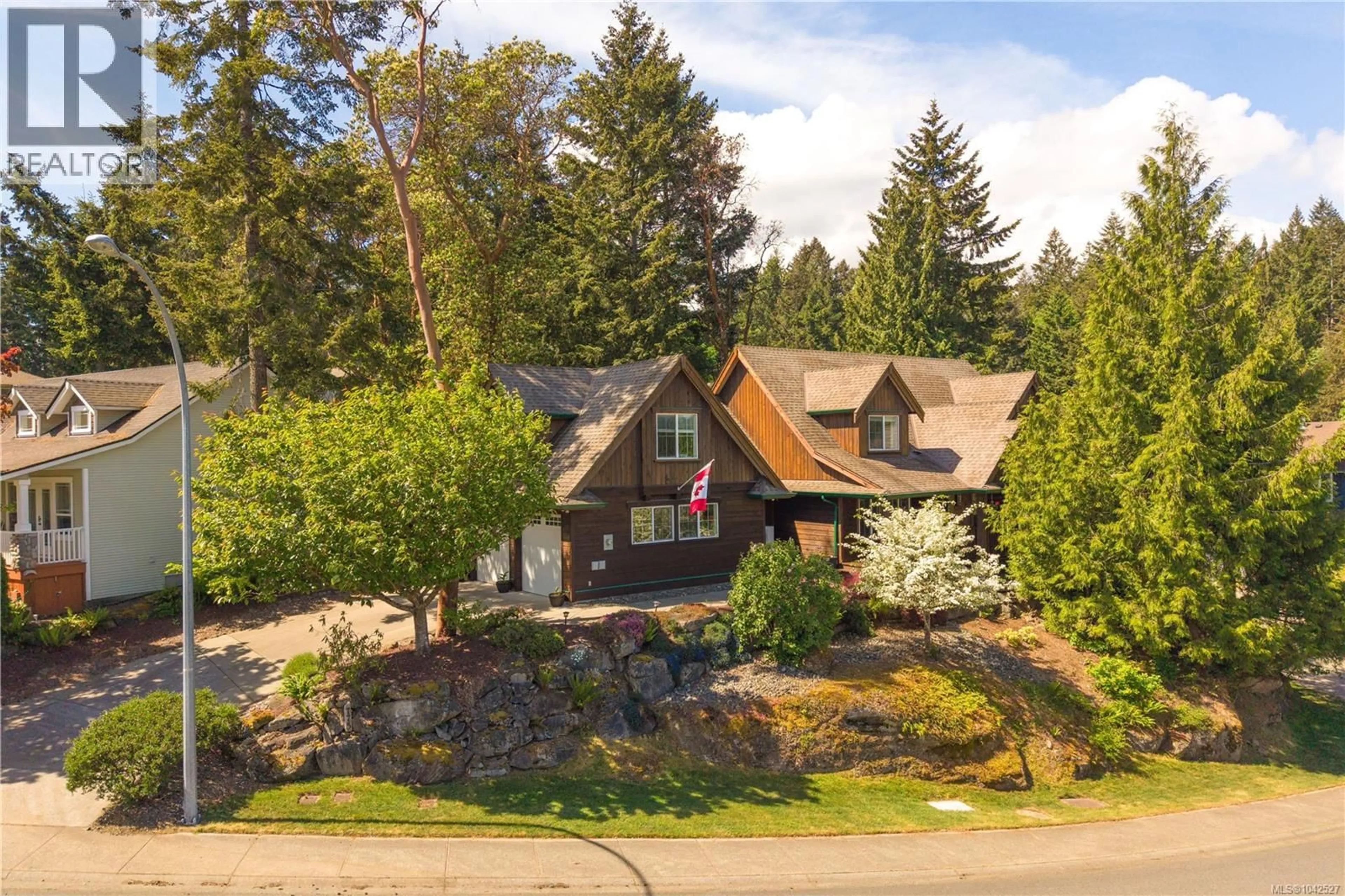 A pic from outside/outdoor area/front of a property/back of a property/a pic from drone, unknown for 775 SOUTHLAND WAY, Nanaimo British Columbia V9R6P4