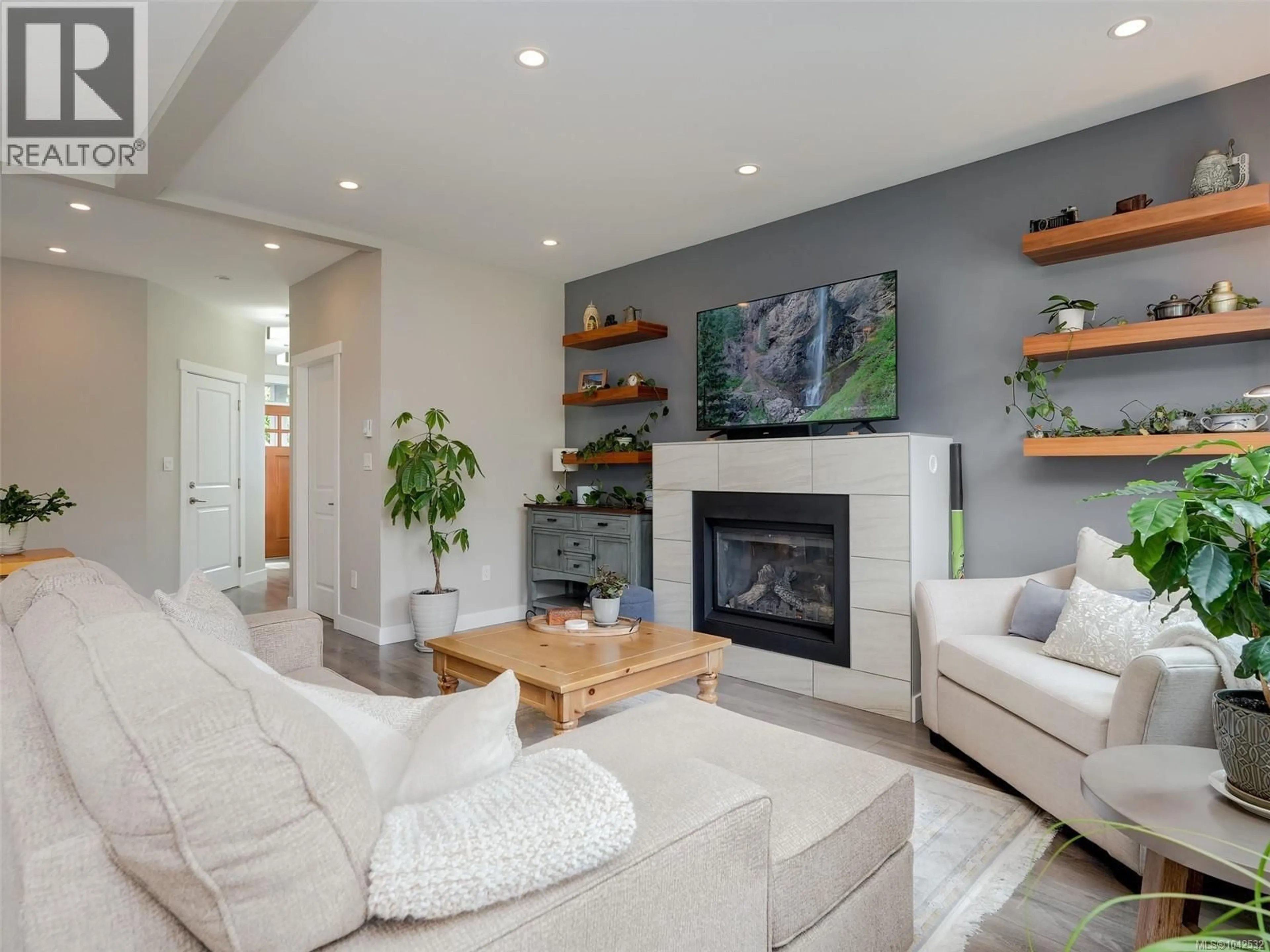 Living room with furniture, unknown for 2074 KENNEDY STREET NORTH, Sooke British Columbia V9Z0Z1