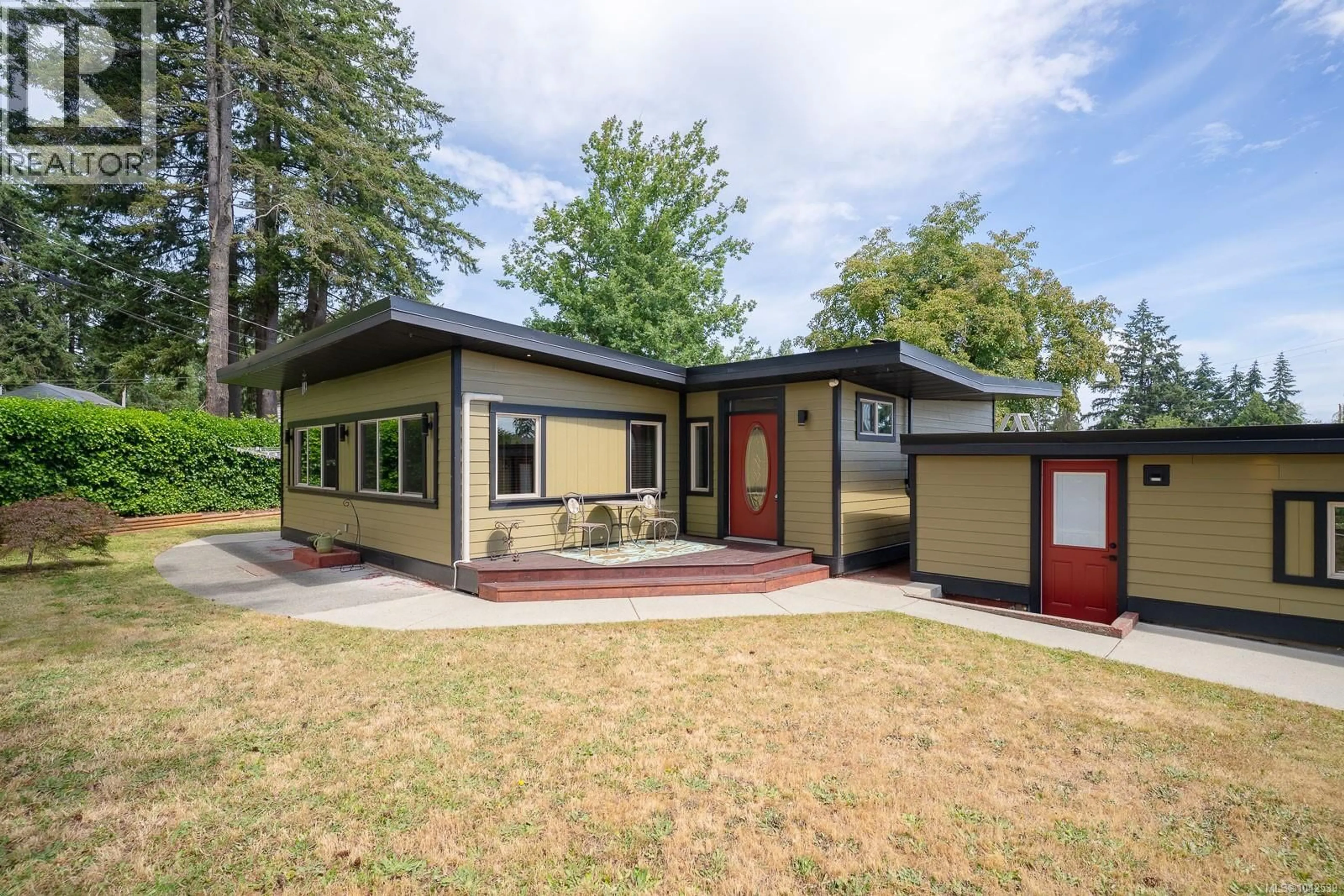 Home with vinyl exterior material, street for 789 BOWMAN AVENUE, Nanaimo British Columbia V9R4L5