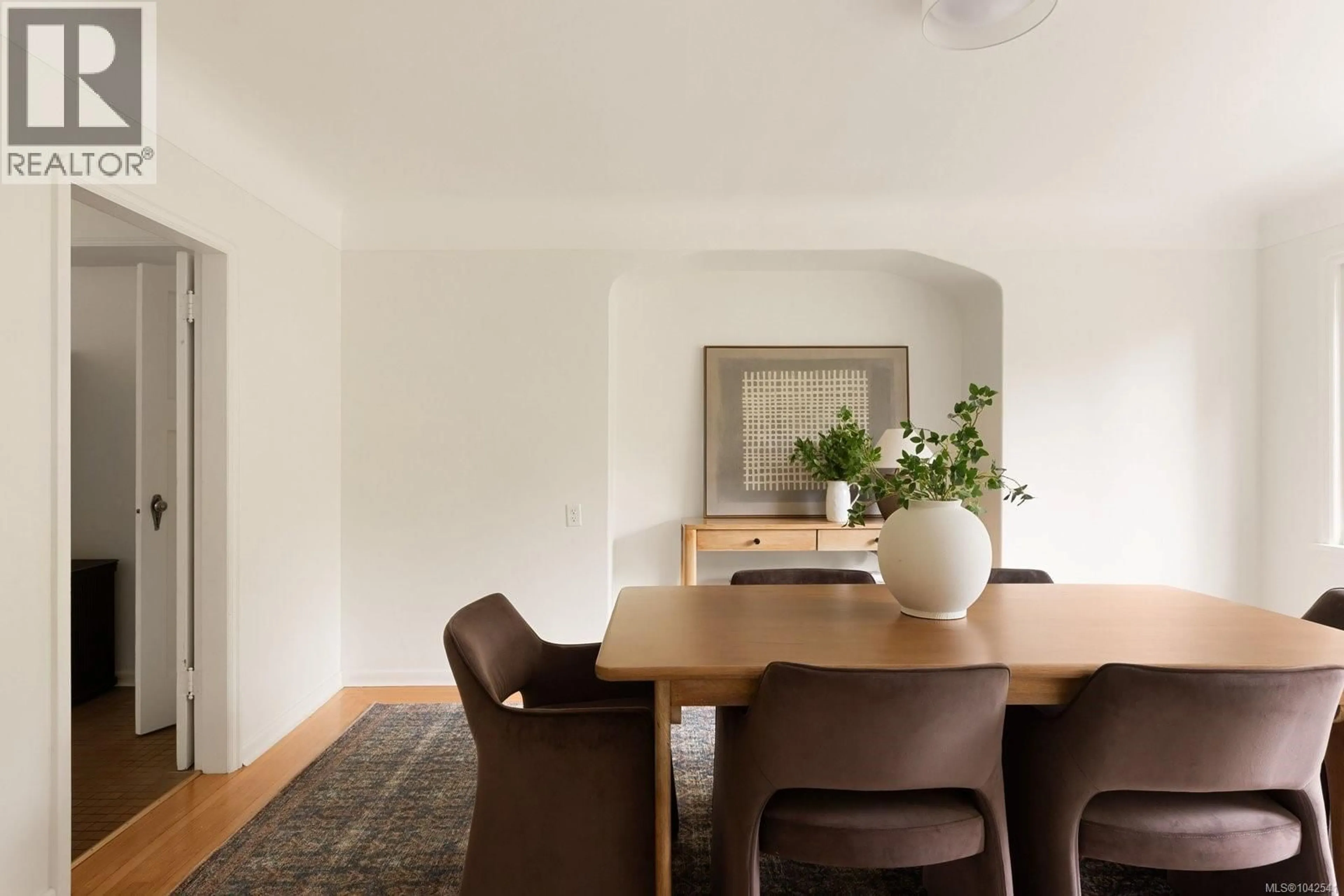 Dining room, wood/laminate floor for 3400 UPPER TERRACE ROAD, Oak Bay British Columbia V8R6E6