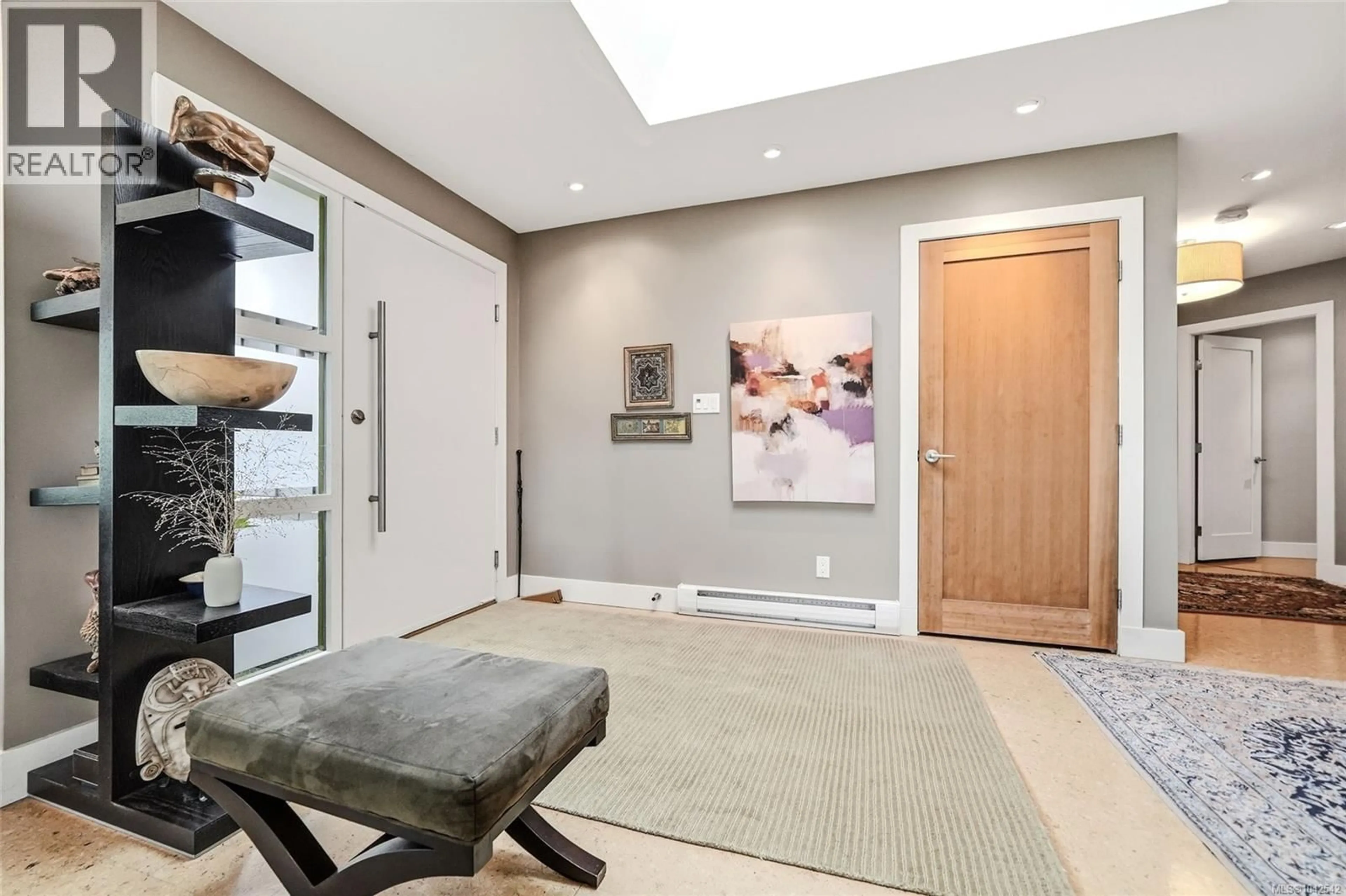 Indoor entryway for 235 CONCORDIA PLACE, Nanaimo British Columbia V9R6A9