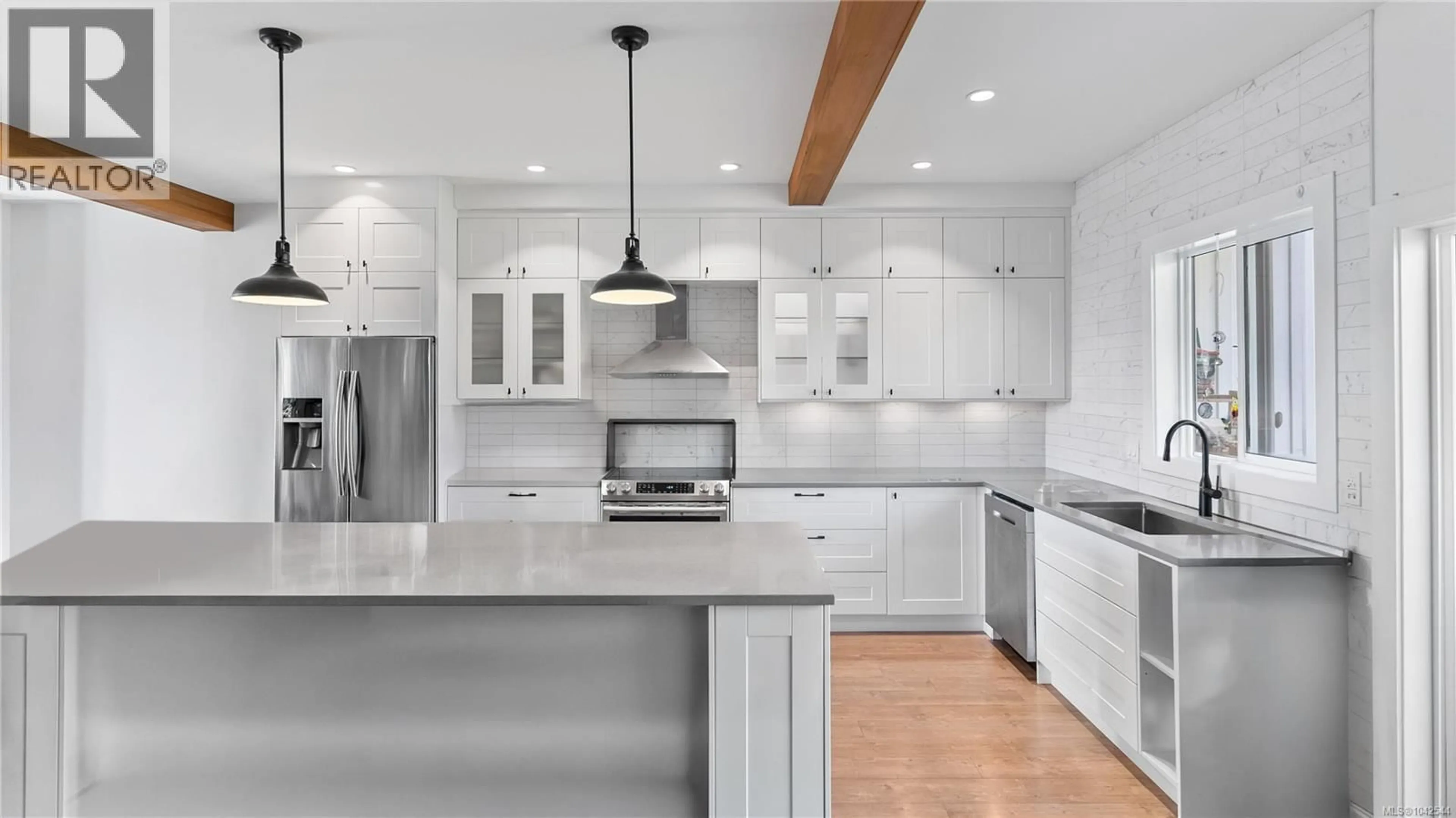 Contemporary kitchen, unknown for 7010 BRAILSFORD PLACE, Sooke British Columbia V9Z1J7