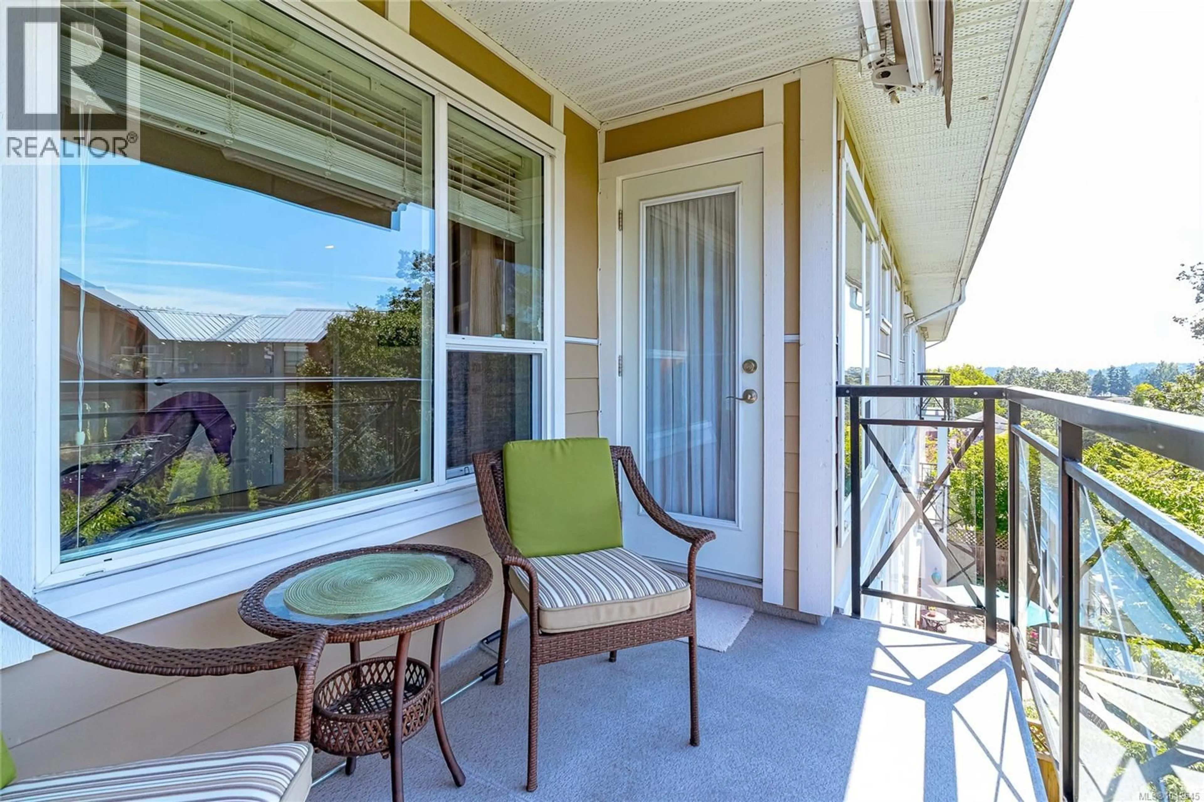 Patio, street for 304 - 4536 VIEWMONT AVENUE, Saanich British Columbia V8Z5L2