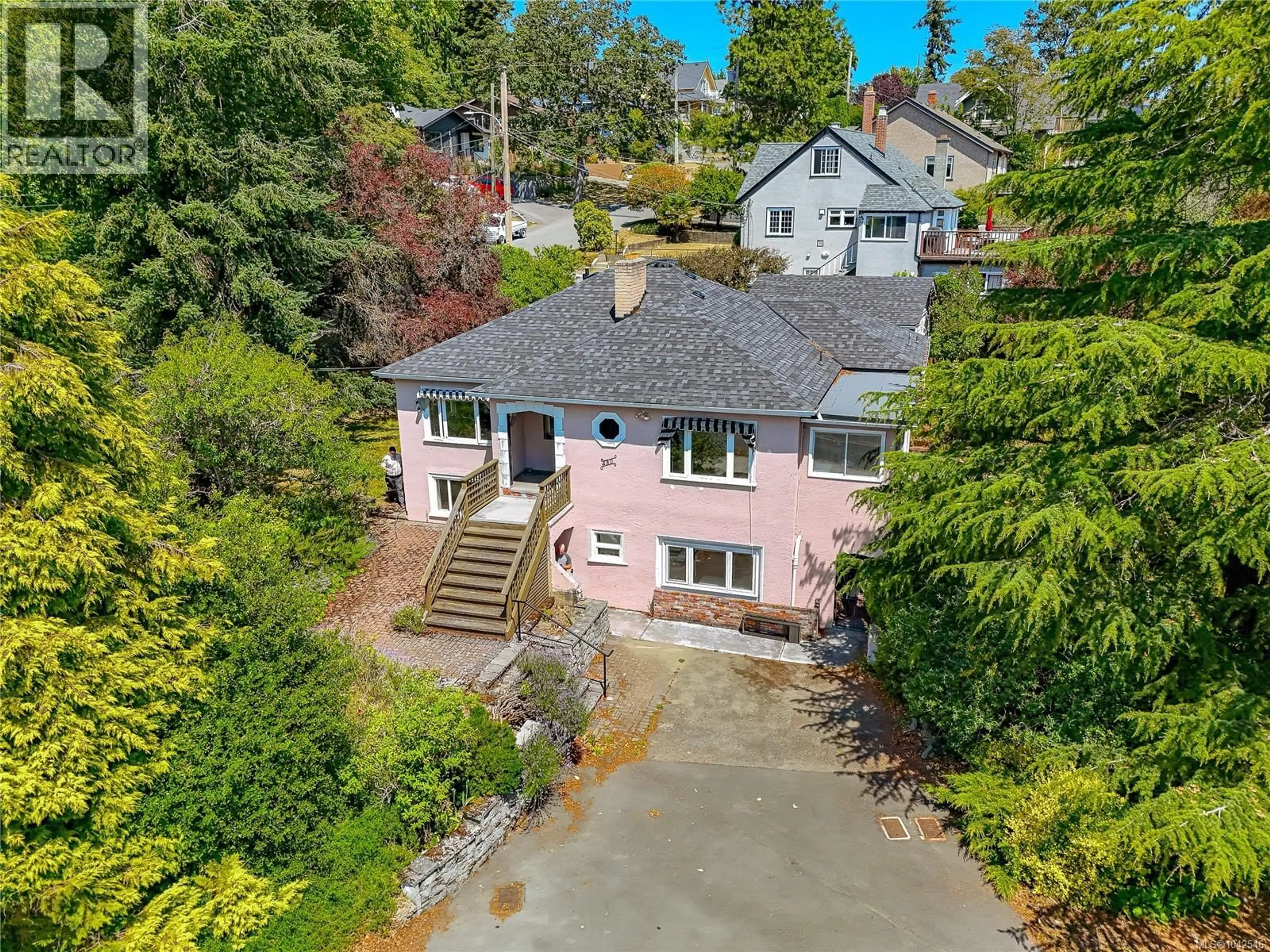 A pic from outside/outdoor area/front of a property/back of a property/a pic from drone, street for 430 GORGE ROAD WEST, Saanich British Columbia V9A1N1