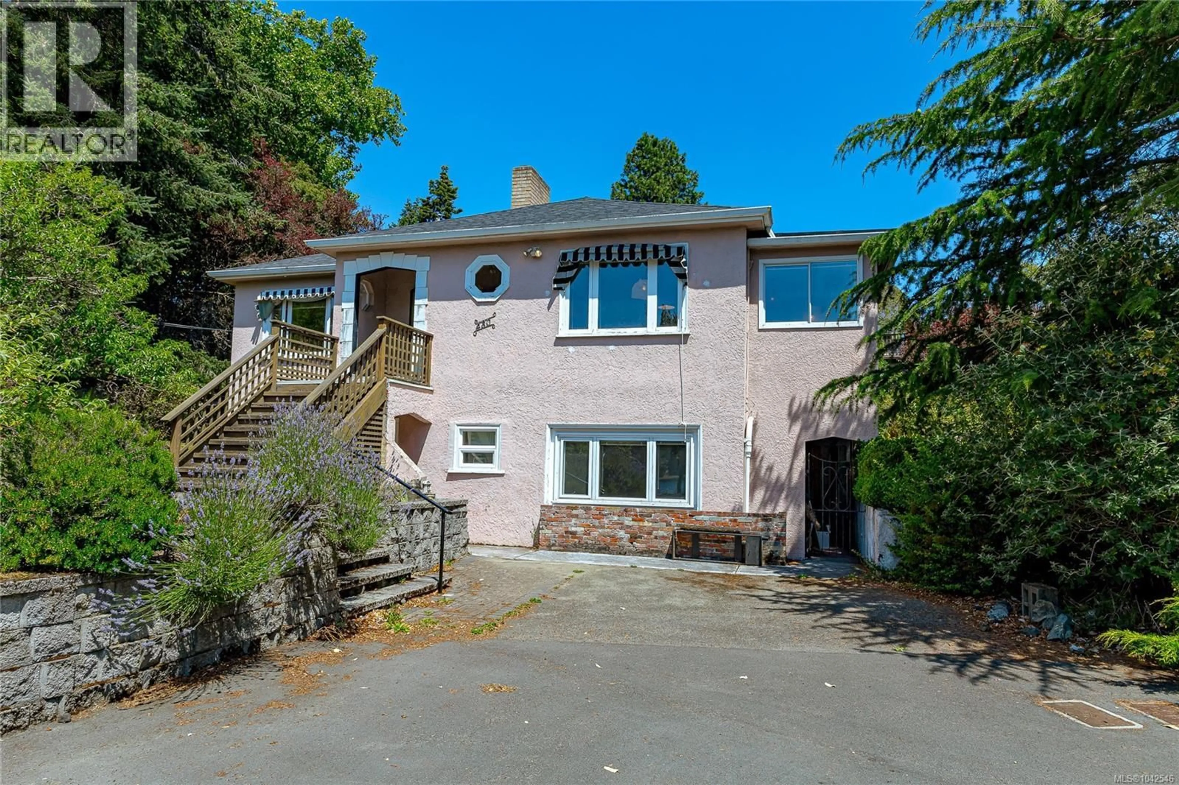 A pic from outside/outdoor area/front of a property/back of a property/a pic from drone, unknown for 430 GORGE ROAD WEST, Saanich British Columbia V9A1N1