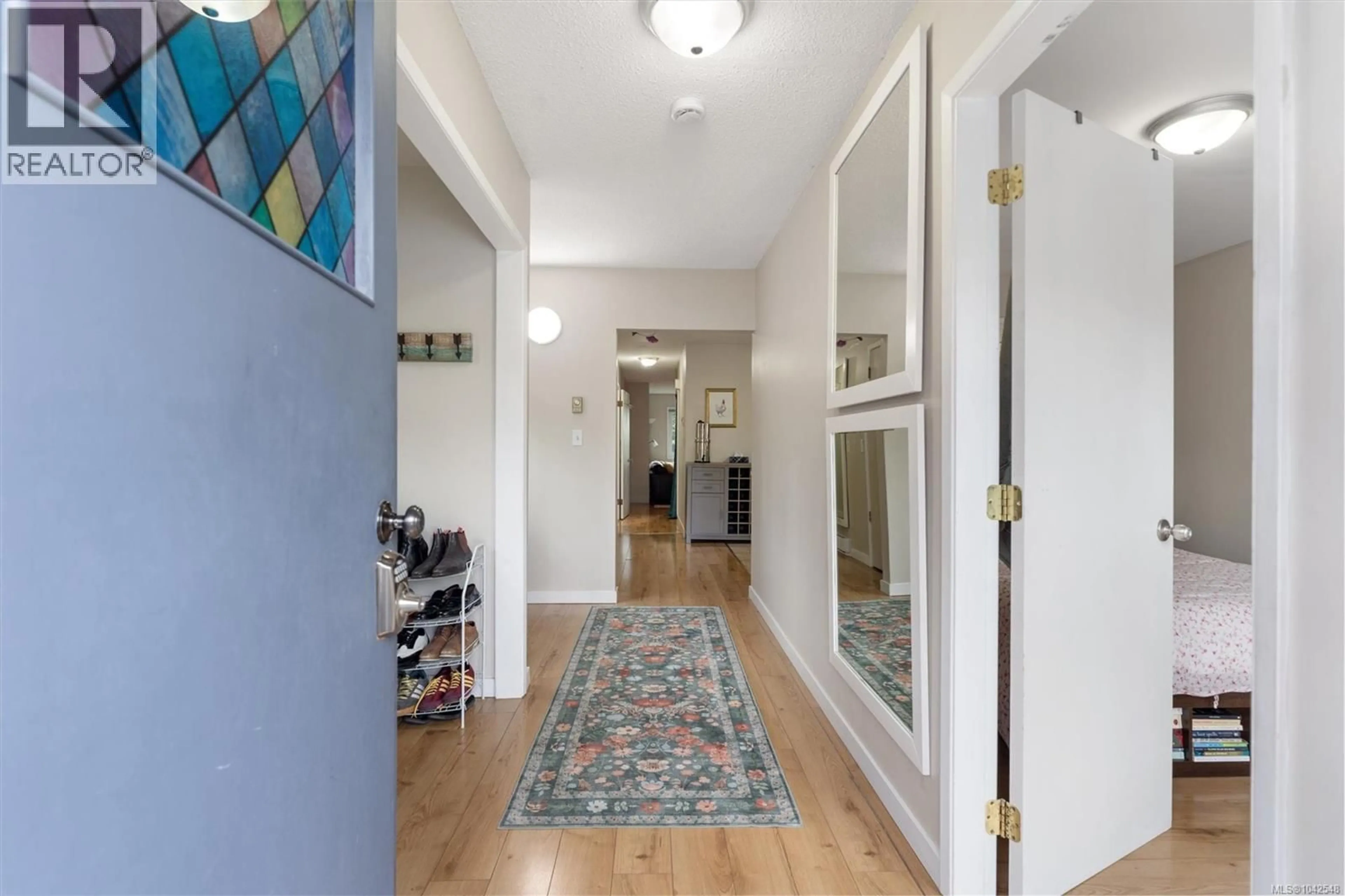 Indoor entryway for 941 INSKIP STREET, Esquimalt British Columbia V9A4J6