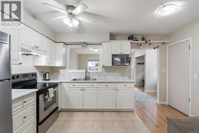 941 INSKIP STREET, Esquimalt 5
