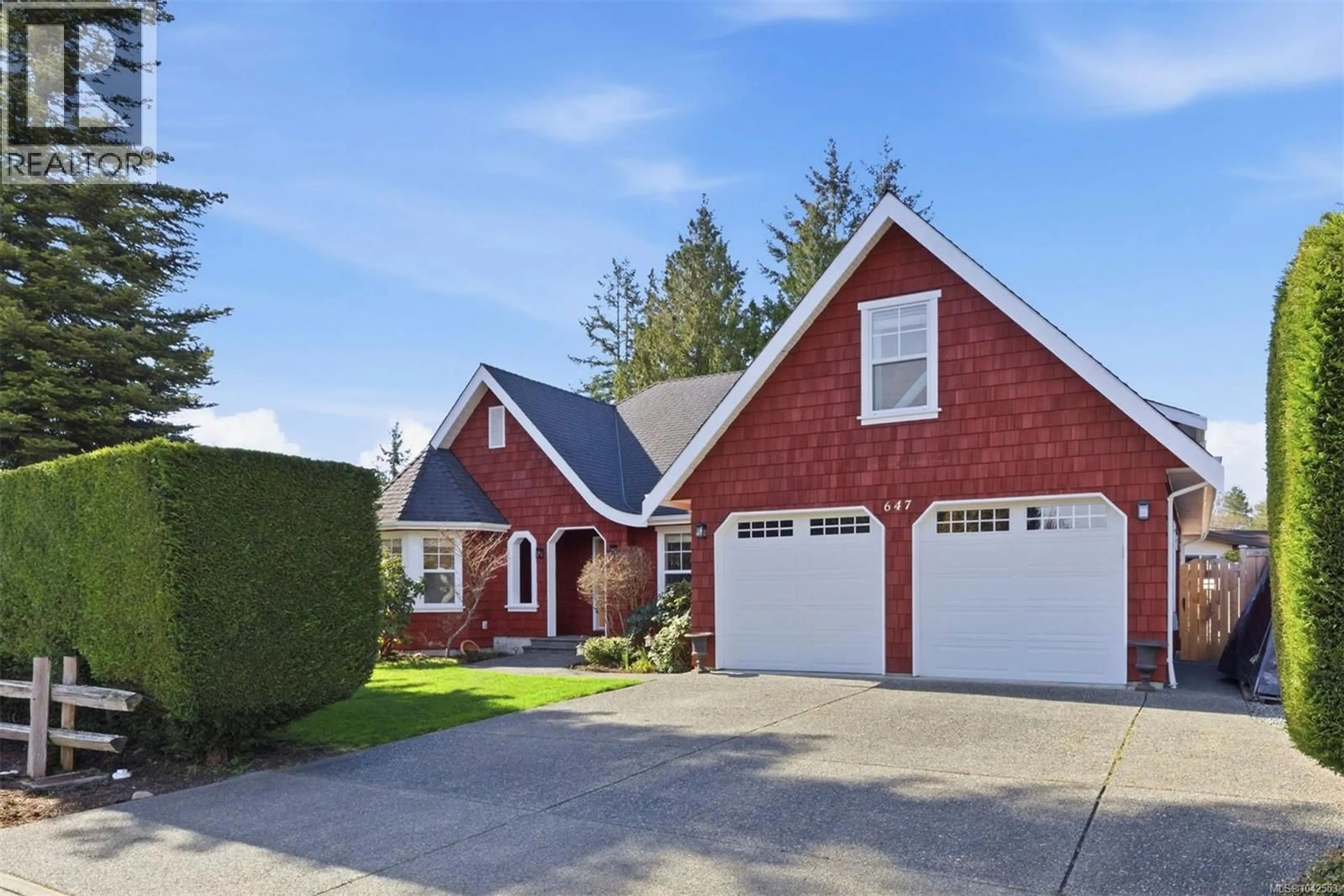 Home with vinyl exterior material, street for 647 TEMPLE STREET, Parksville British Columbia V9P1B4