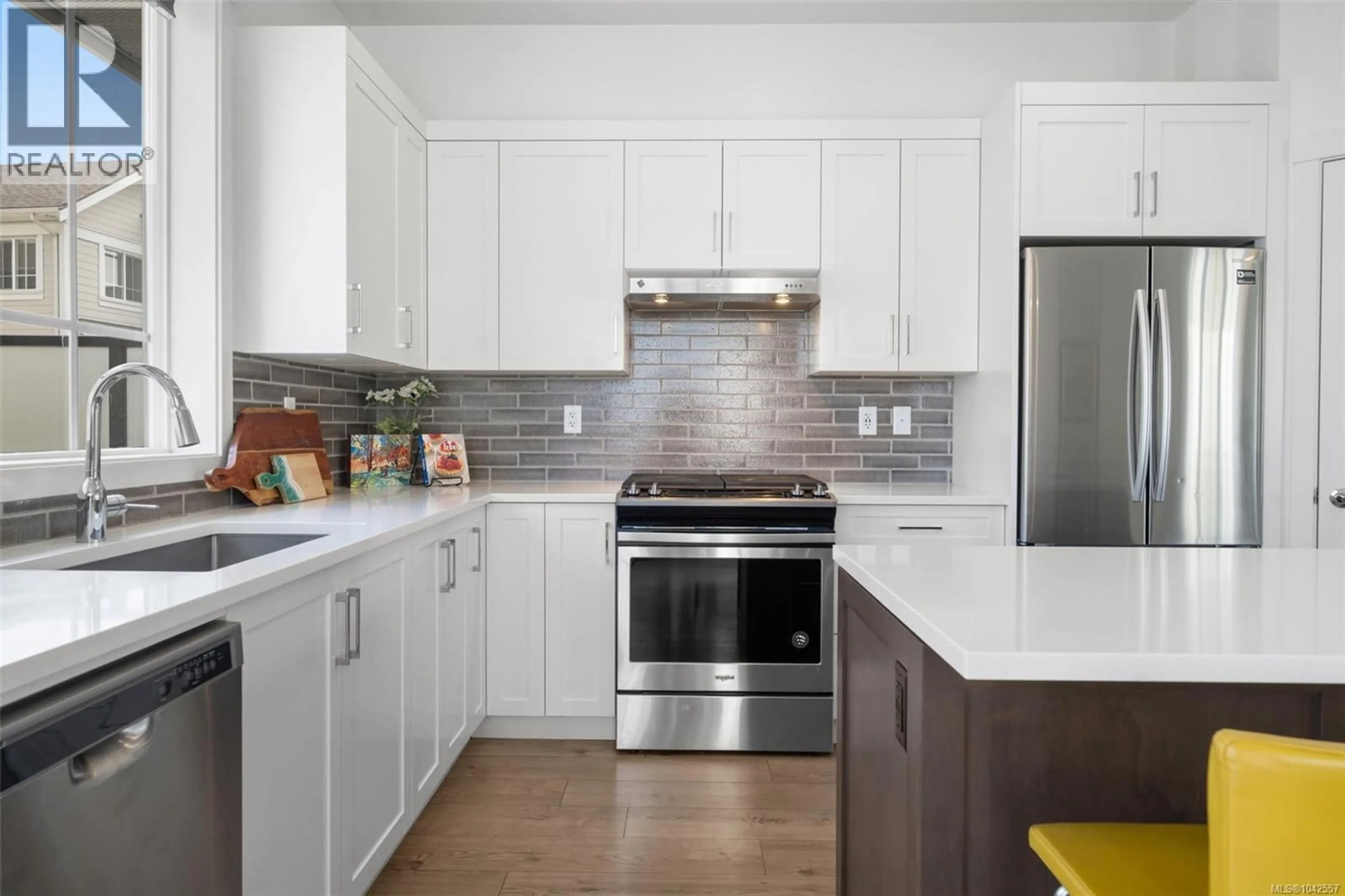Contemporary kitchen, ceramic/tile floor for 52 - 370 LATORIA BOULEVARD, Colwood British Columbia V9C0M9