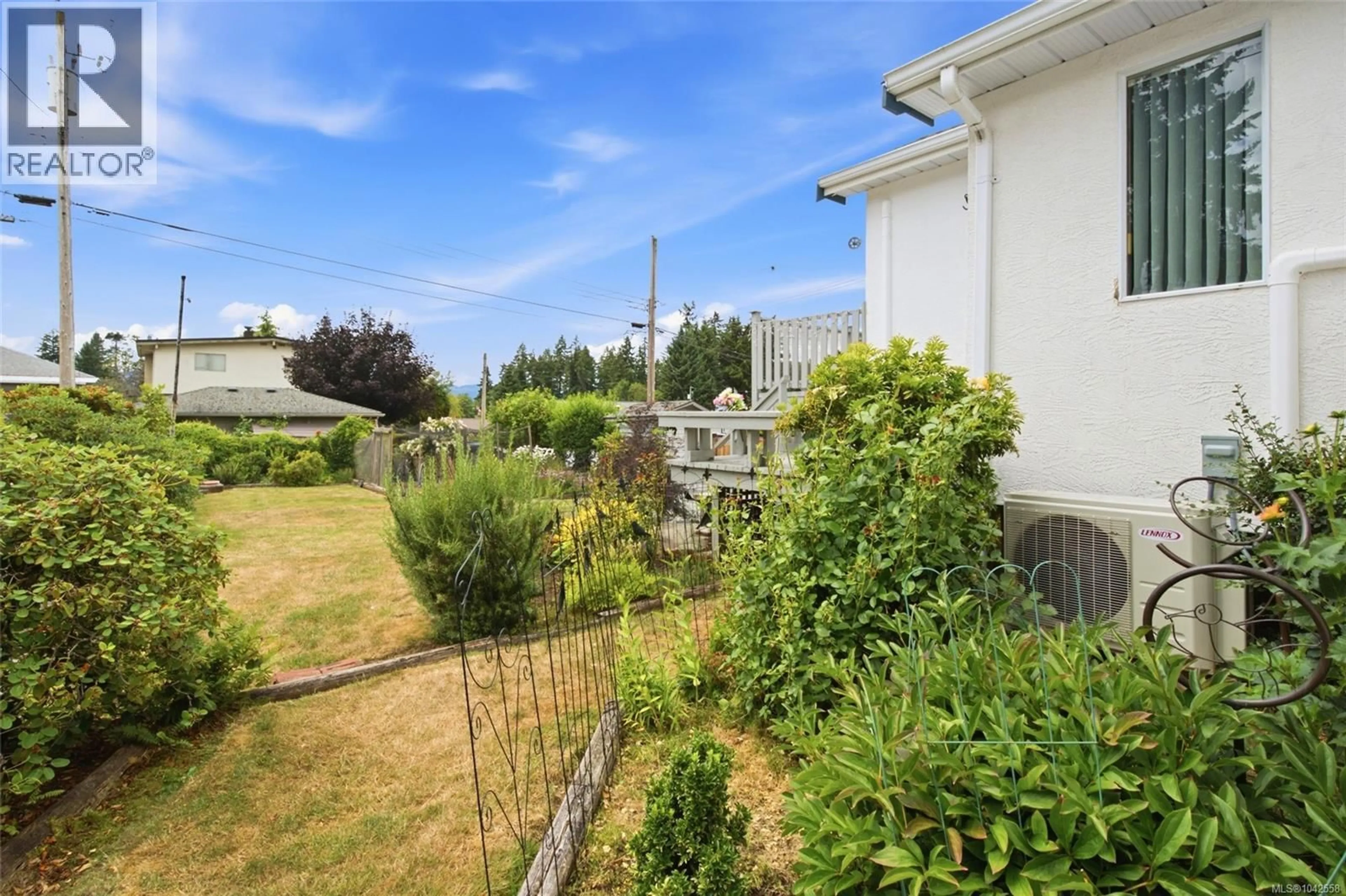 A pic from outside/outdoor area/front of a property/back of a property/a pic from drone, unknown for 3988 6TH AVENUE, Port Alberni British Columbia V9Y4M4