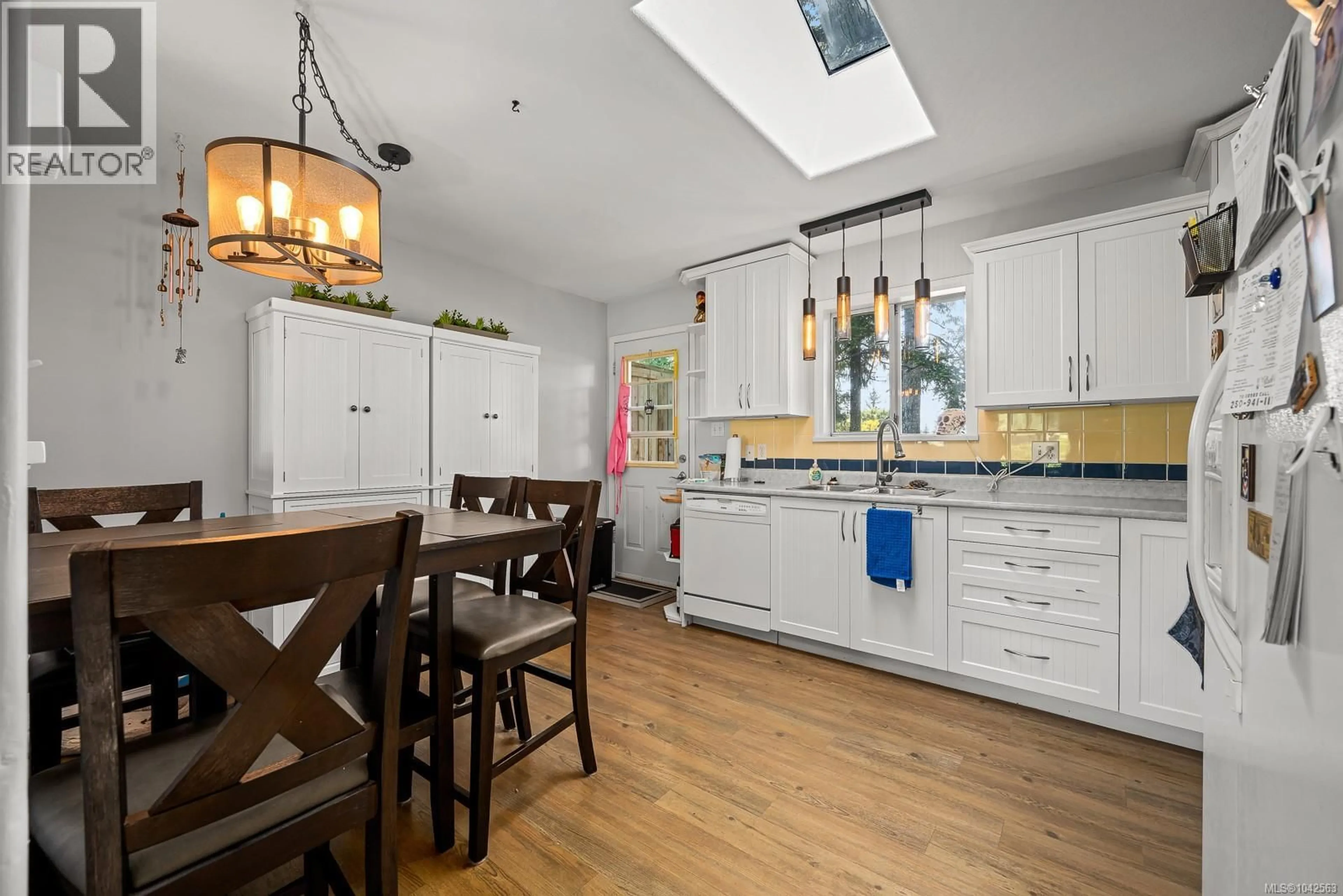 Open concept kitchen, ceramic/tile floor for B - 4657 VALECOURT CRESCENT, Courtenay British Columbia V9N7W6