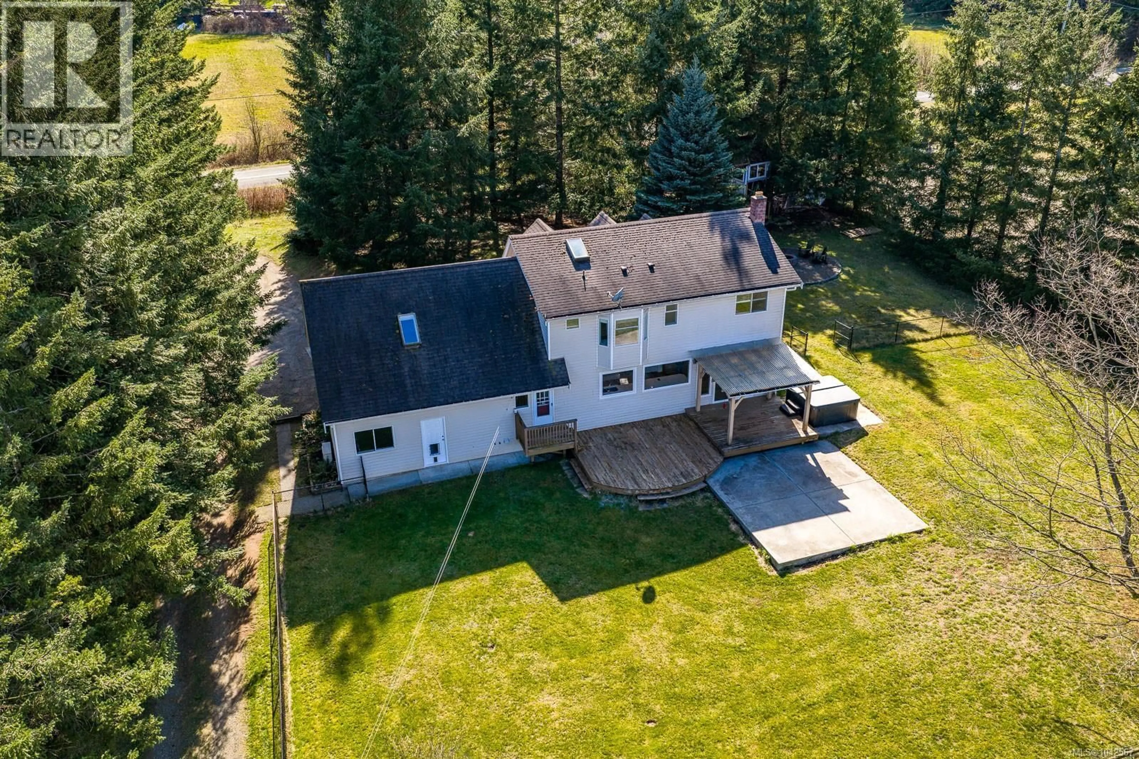 A pic from outside/outdoor area/front of a property/back of a property/a pic from drone, unknown for 6104 LEDINGHAM ROAD, Courtenay British Columbia V9J1M9