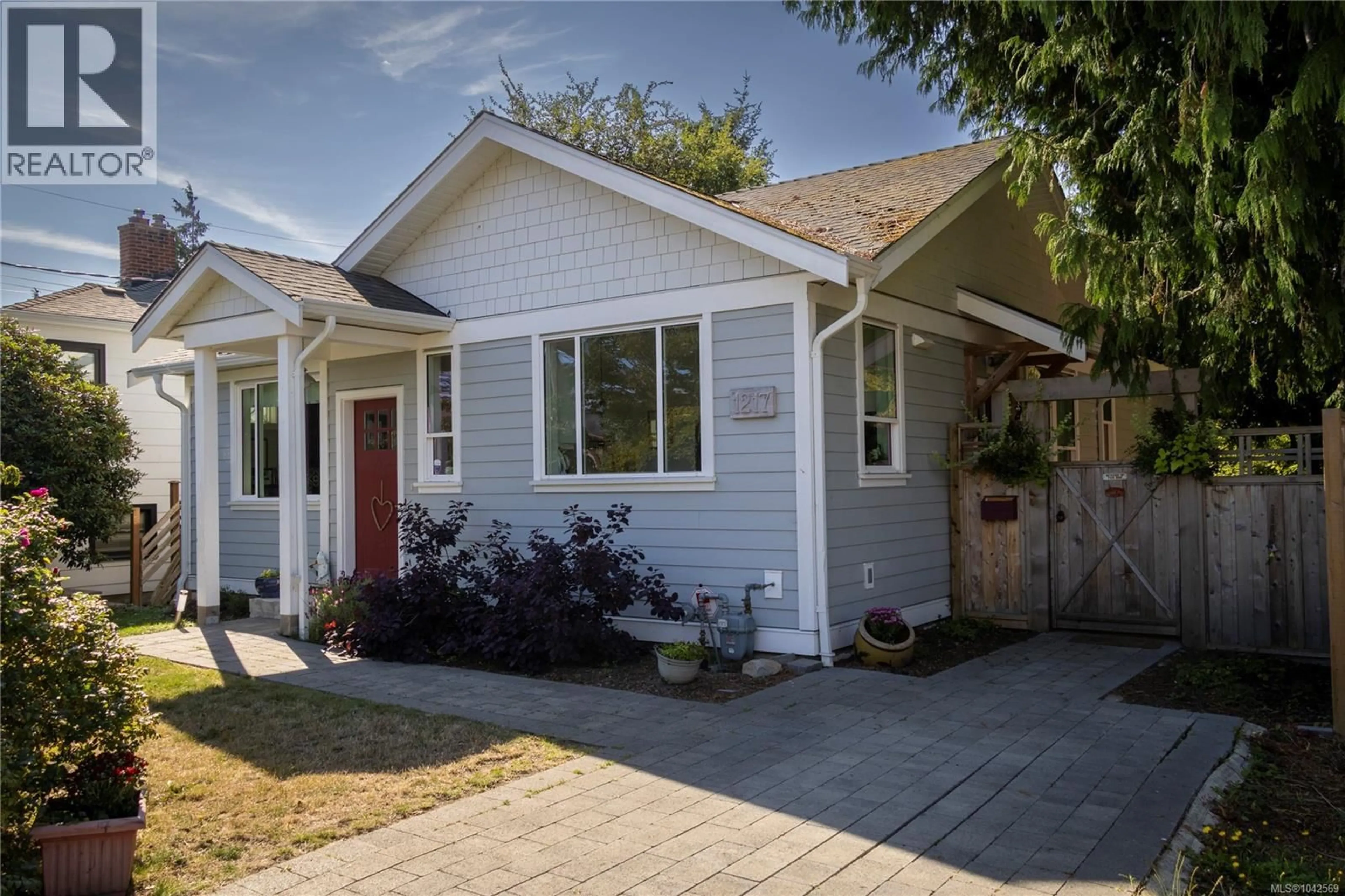 Home with vinyl exterior material, street for 1217 MAY STREET, Victoria British Columbia V8V2S8