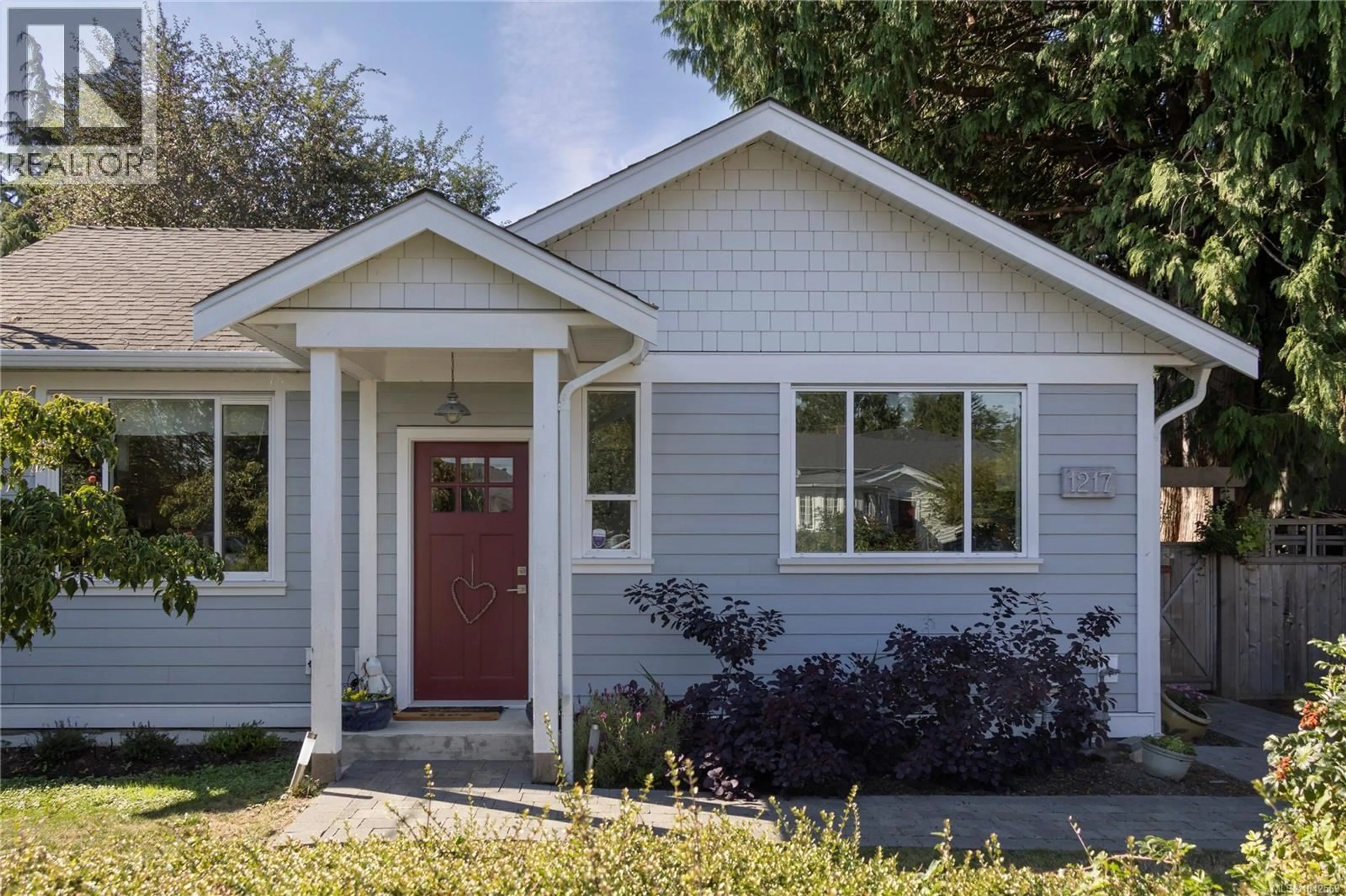 Home with vinyl exterior material, street for 1217 MAY STREET, Victoria British Columbia V8V2S8
