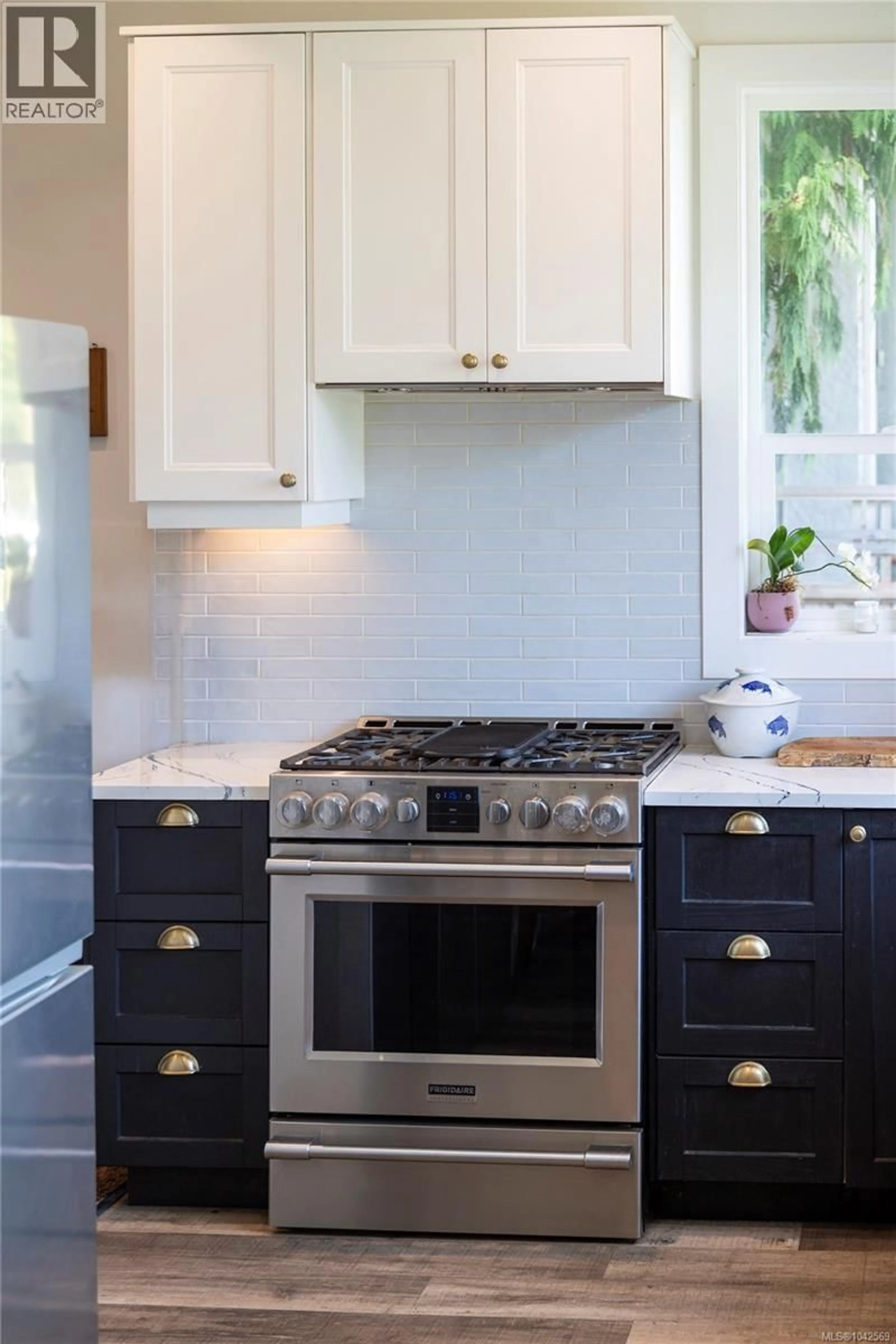 Contemporary kitchen, ceramic/tile floor for 1217 MAY STREET, Victoria British Columbia V8V2S8