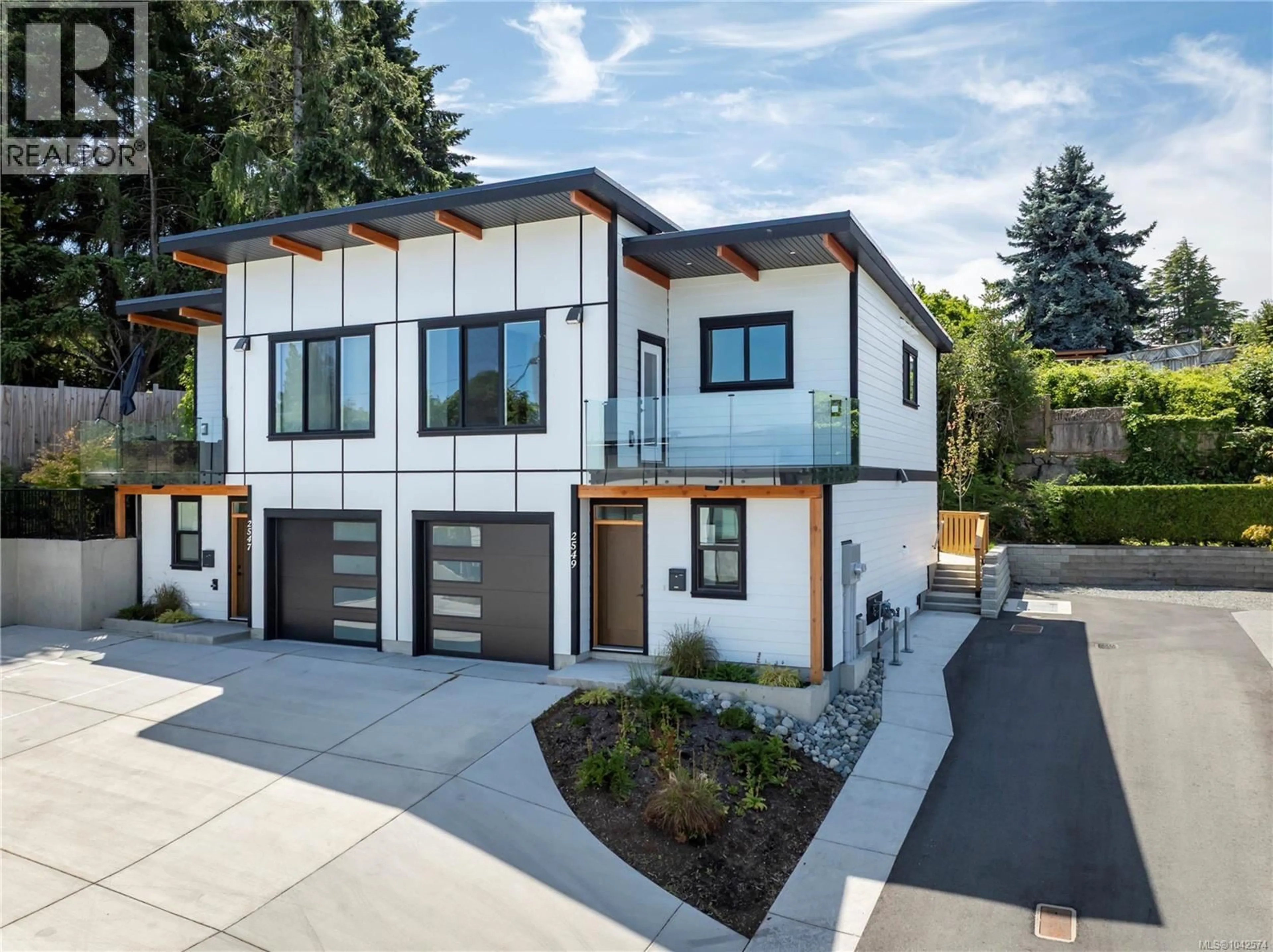 Home with vinyl exterior material, street for 2549 DOCTORS ROAD, Nanaimo British Columbia V9S3V4