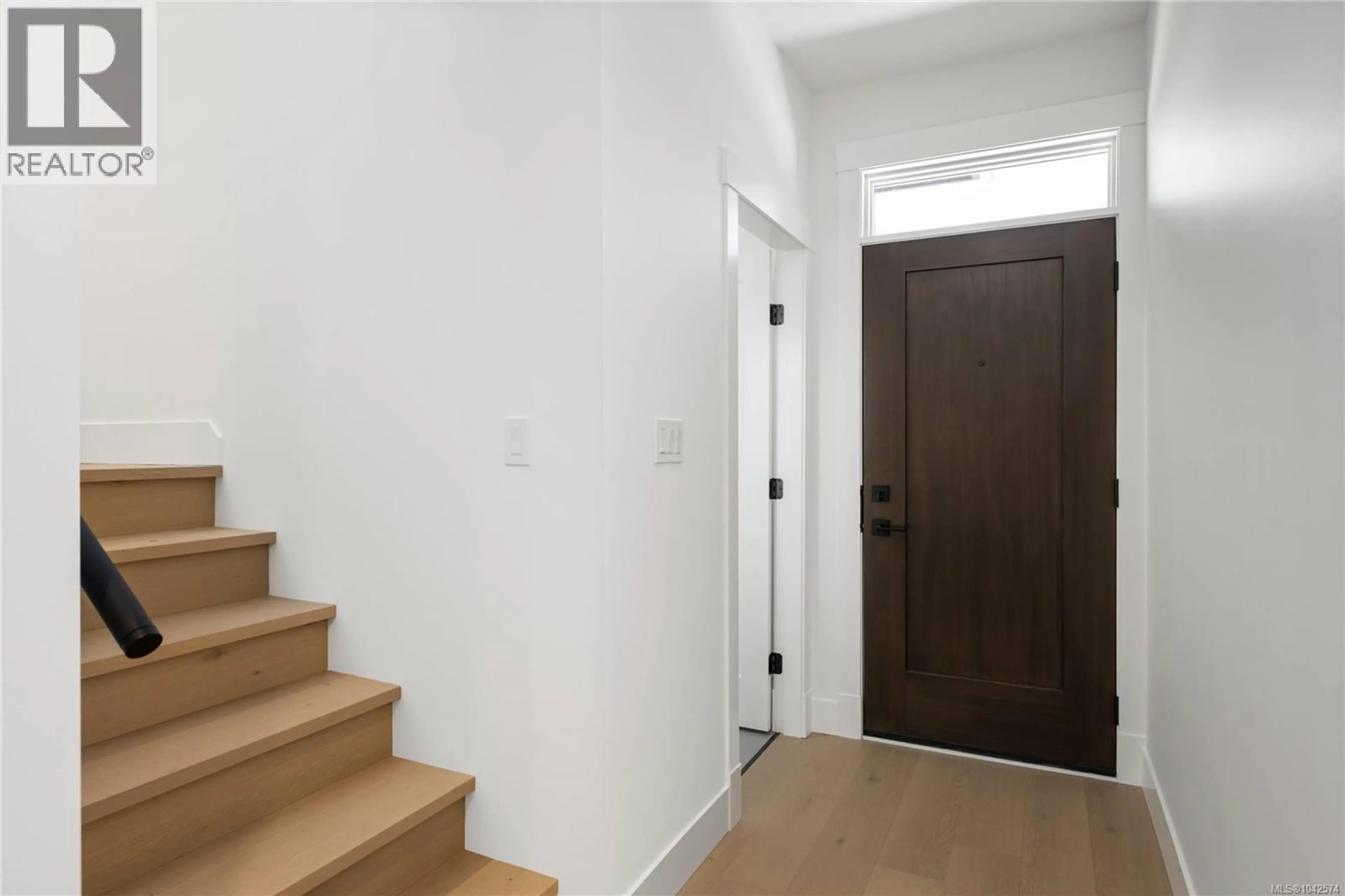 Indoor entryway for 2549 DOCTORS ROAD, Nanaimo British Columbia V9S3V4