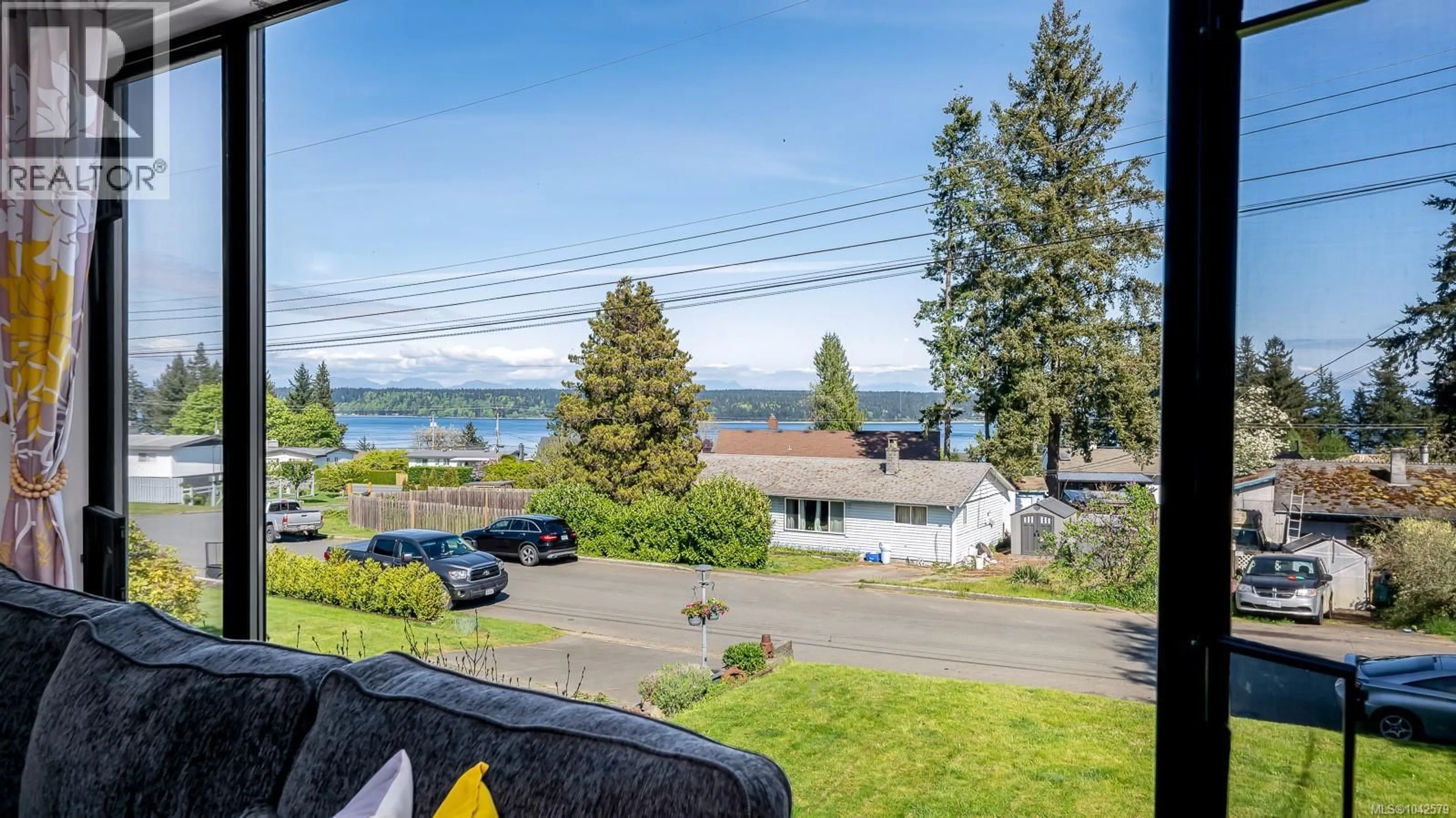 Patio, water/lake/river/ocean view for 1068 RUBY ROAD, Campbell River British Columbia V9W1M8