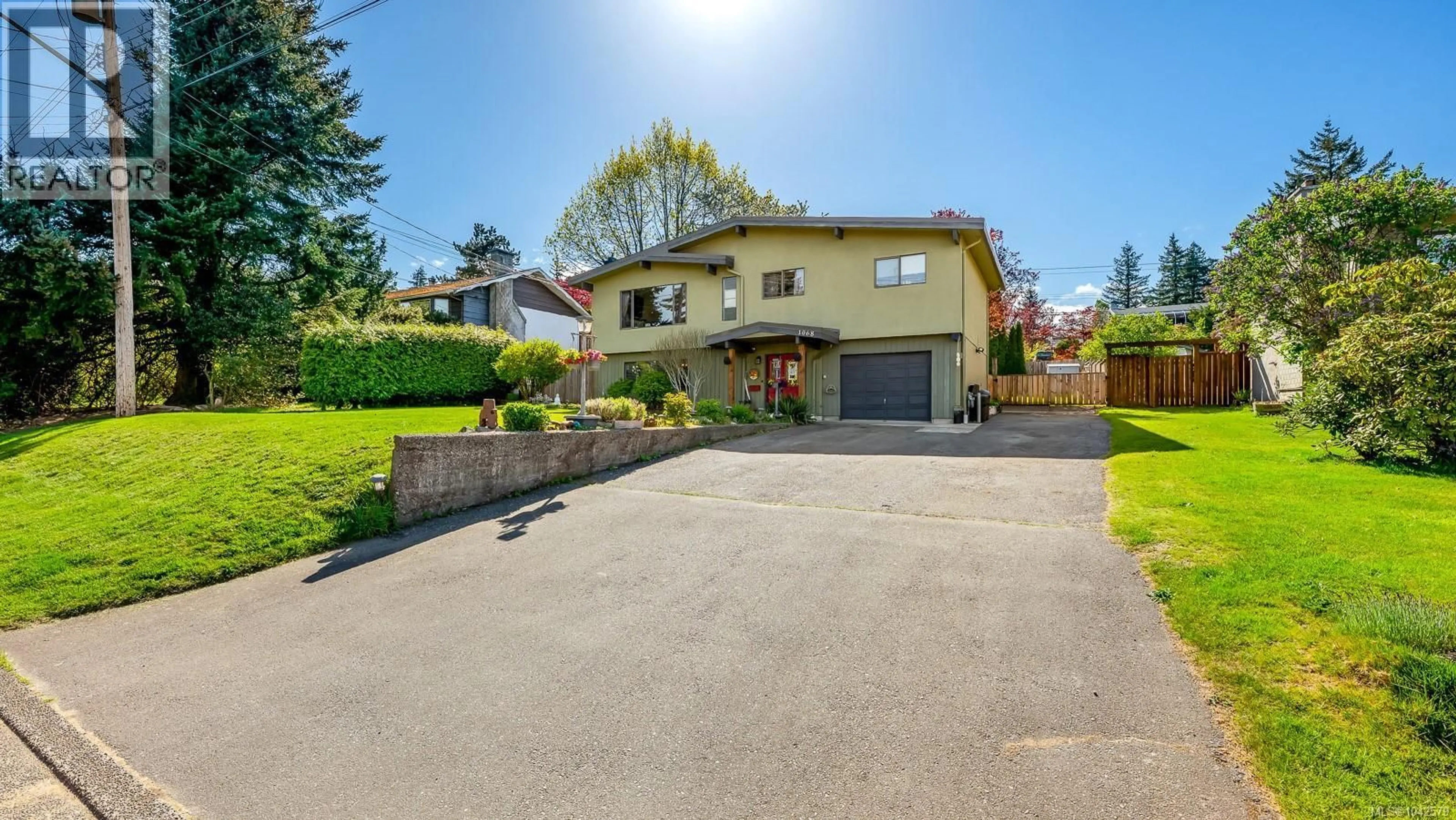 A pic from outside/outdoor area/front of a property/back of a property/a pic from drone, street for 1068 RUBY ROAD, Campbell River British Columbia V9W1M8