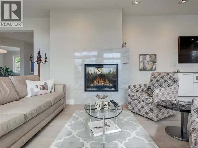 1345 READINGS DRIVE, North Saanich 2