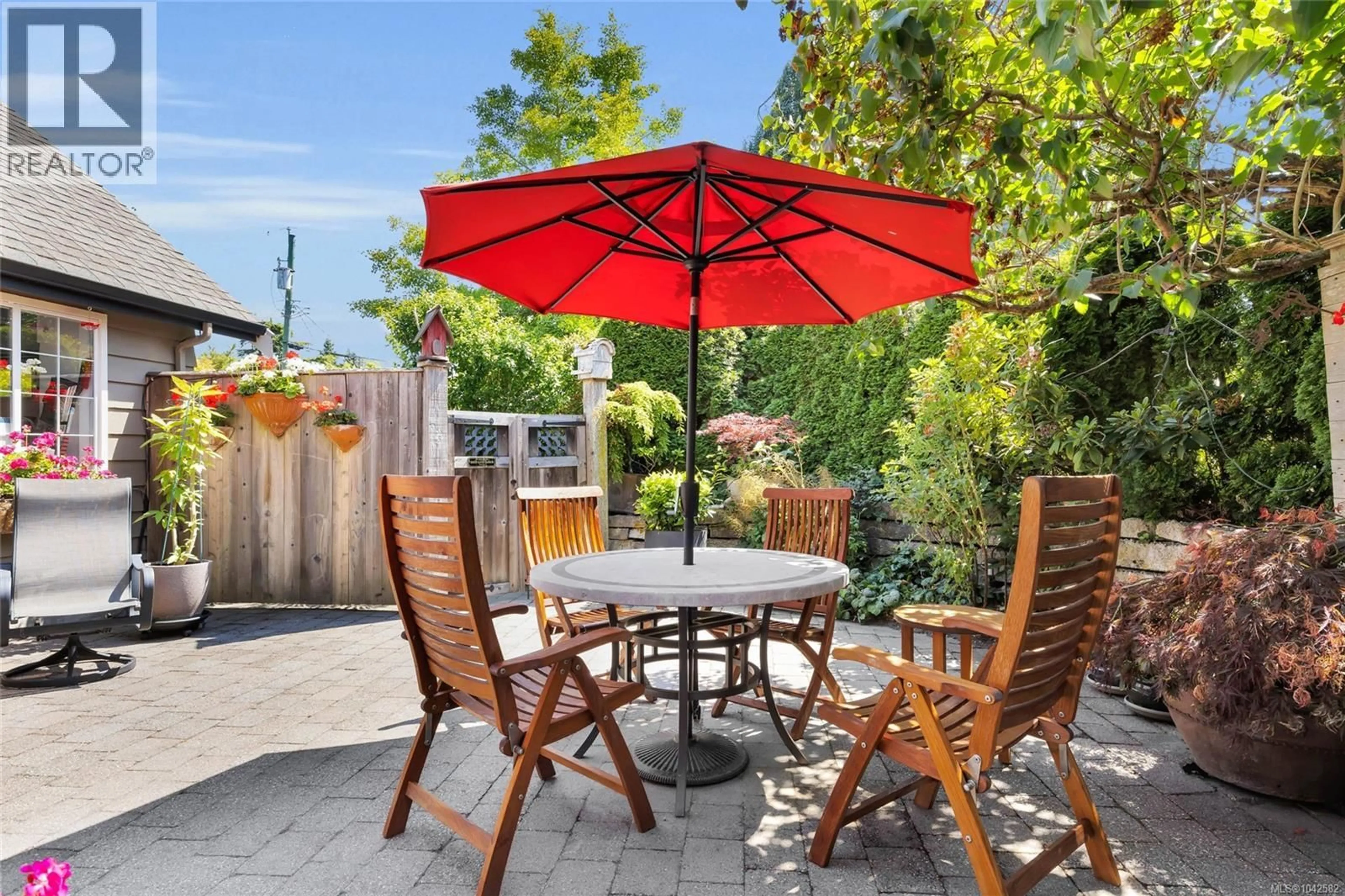 Patio, street for 2482 HAZEL STREET, Oak Bay British Columbia V8S2X5