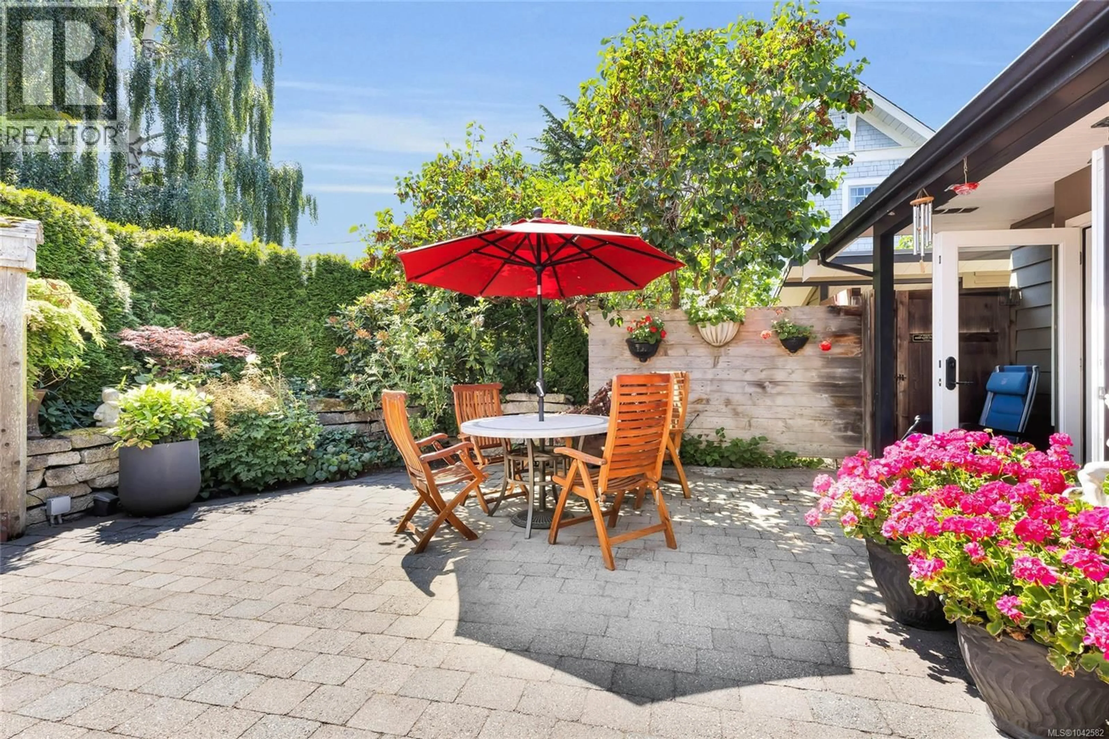 Patio, street for 2482 HAZEL STREET, Oak Bay British Columbia V8S2X5