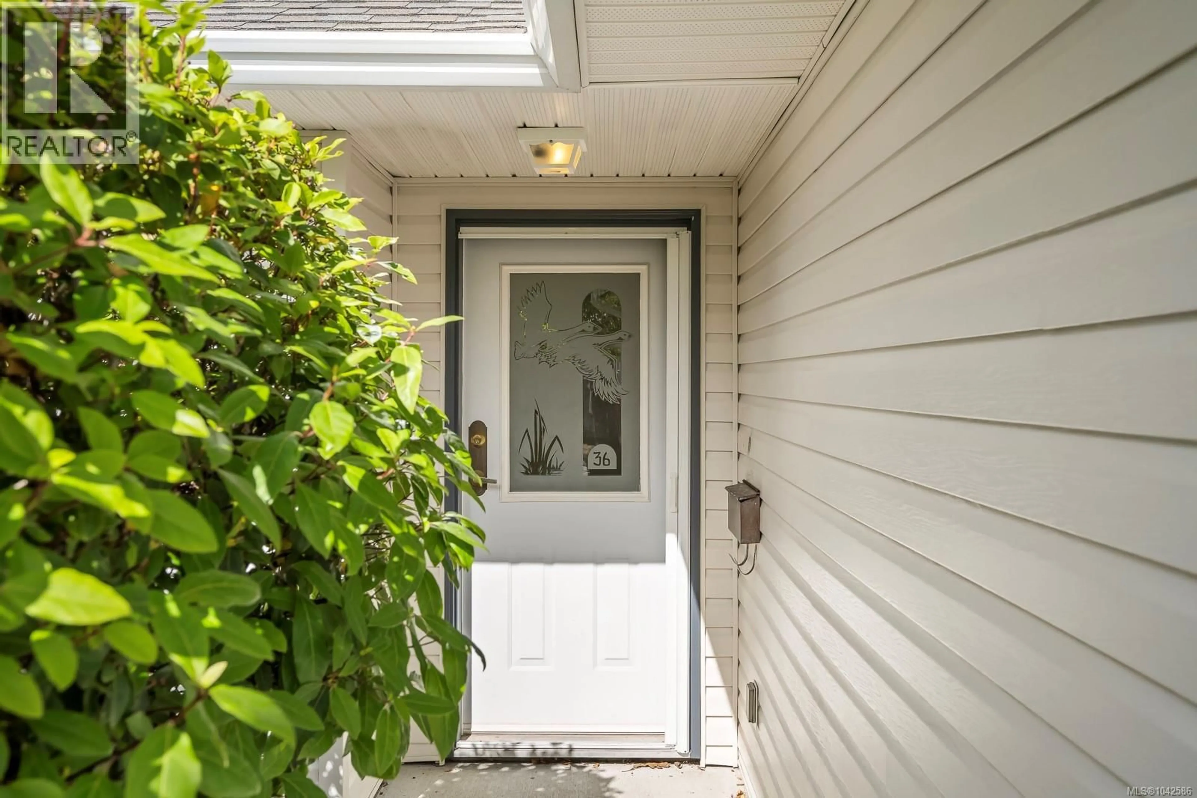 Indoor entryway for 36 - 2160 HAWK DRIVE, Courtenay British Columbia V9N9B2