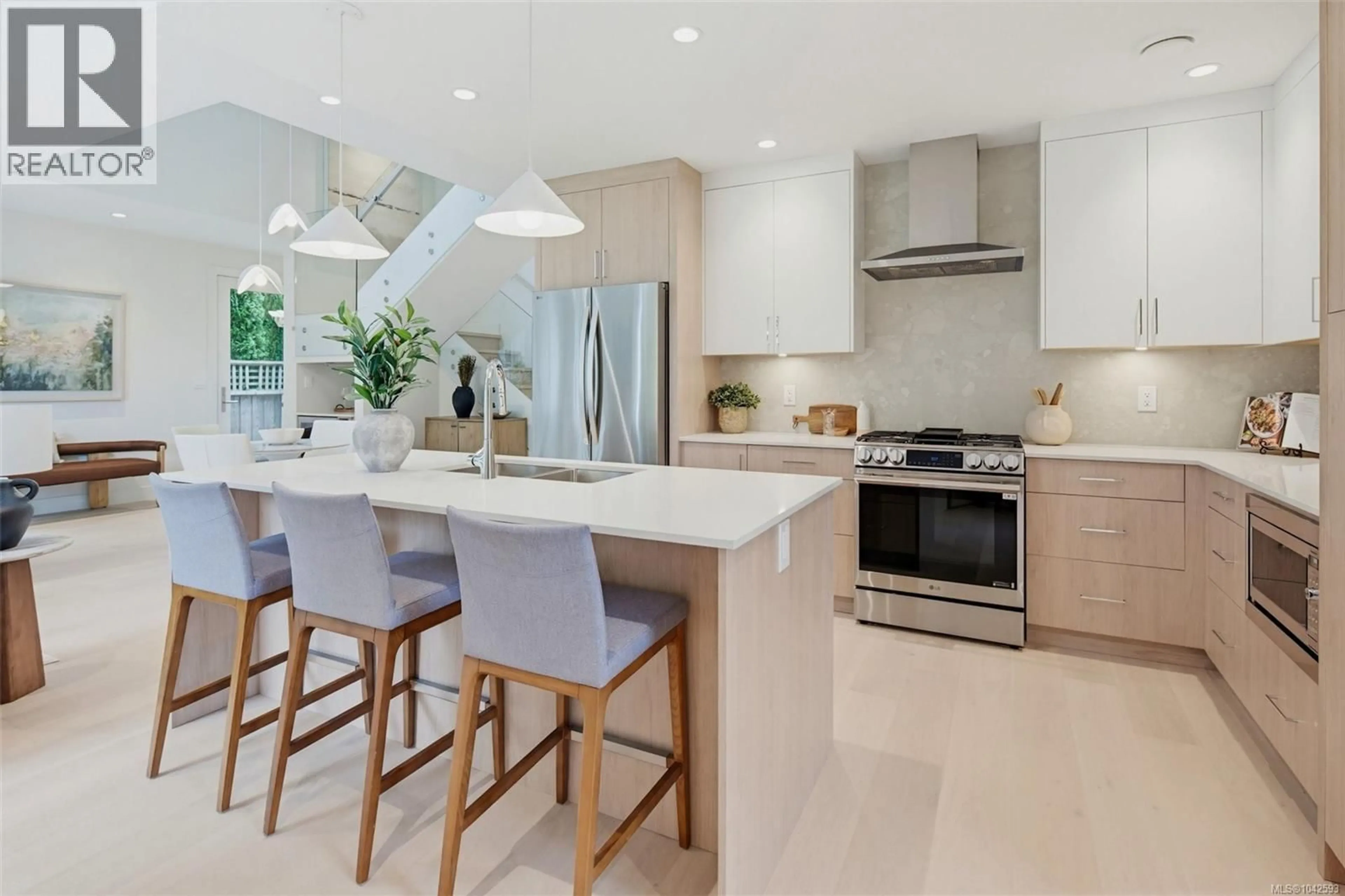Contemporary kitchen, ceramic/tile floor for 1 - 920 ISLAND ROAD, Oak Bay British Columbia V8S2T9