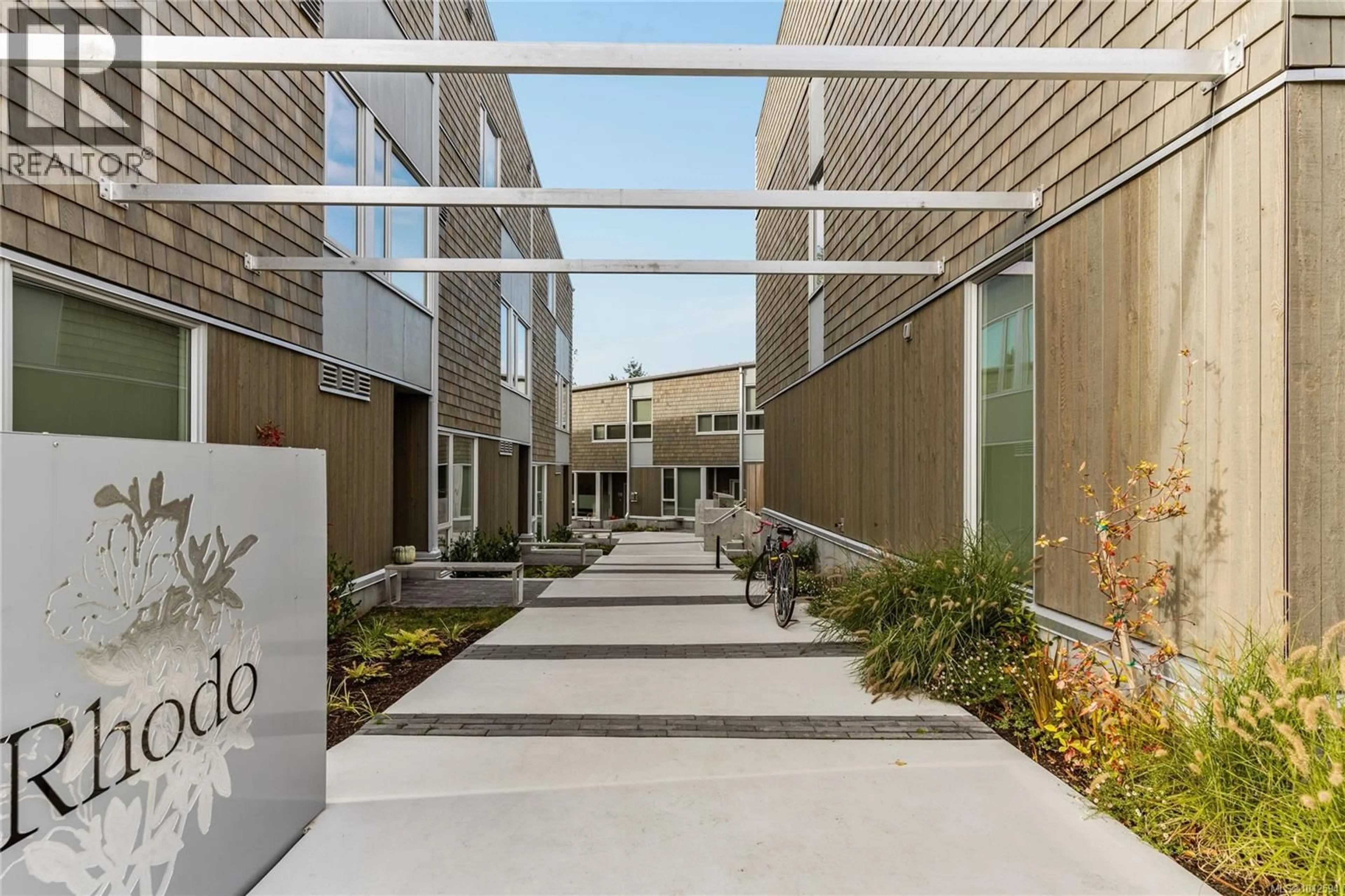 Patio, street for 105 - 1720 FAIRFIELD ROAD, Victoria British Columbia V8S1G3