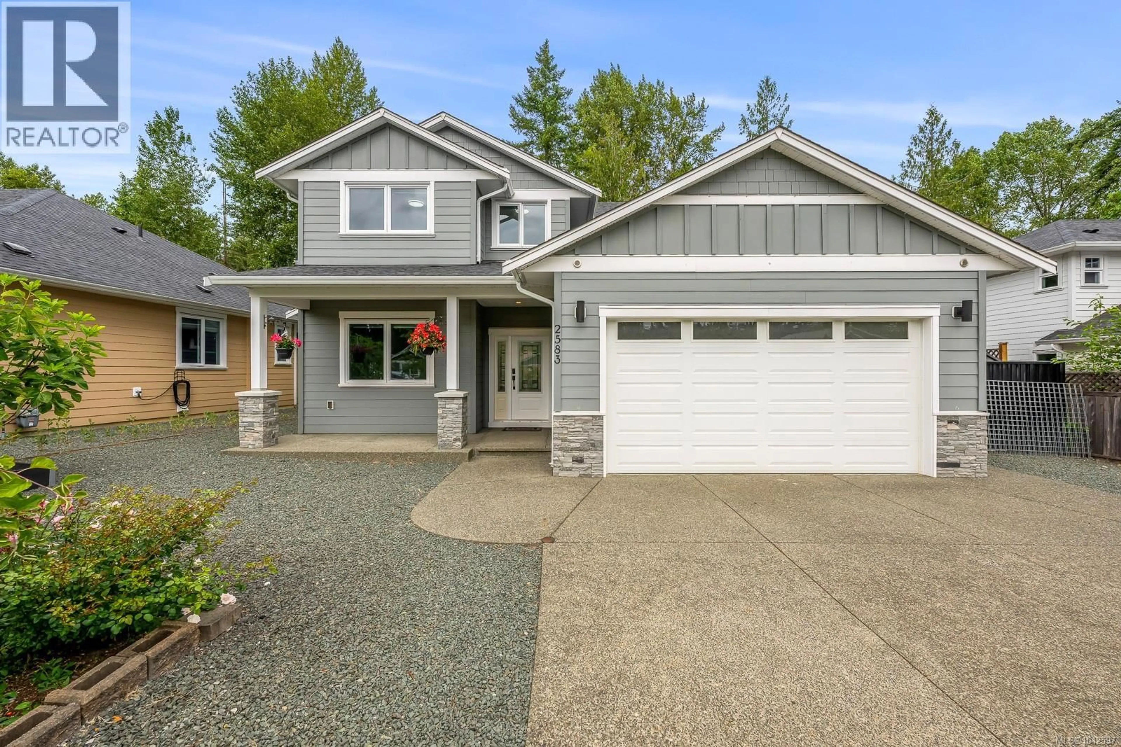 Home with vinyl exterior material, street for 2583 STEELE CRESCENT, Courtenay British Columbia V9N0C3