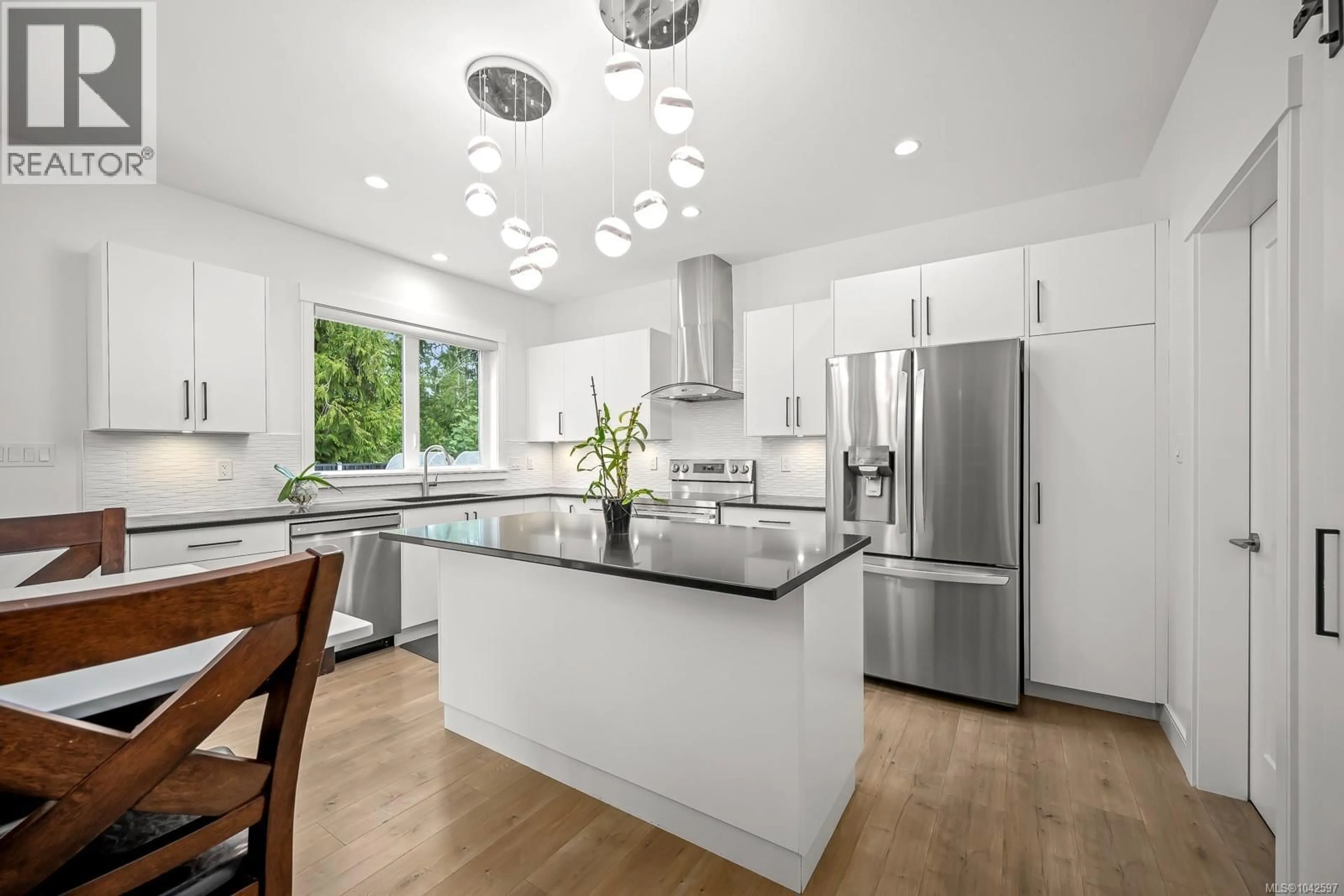 Contemporary kitchen, unknown for 2583 STEELE CRESCENT, Courtenay British Columbia V9N0C3