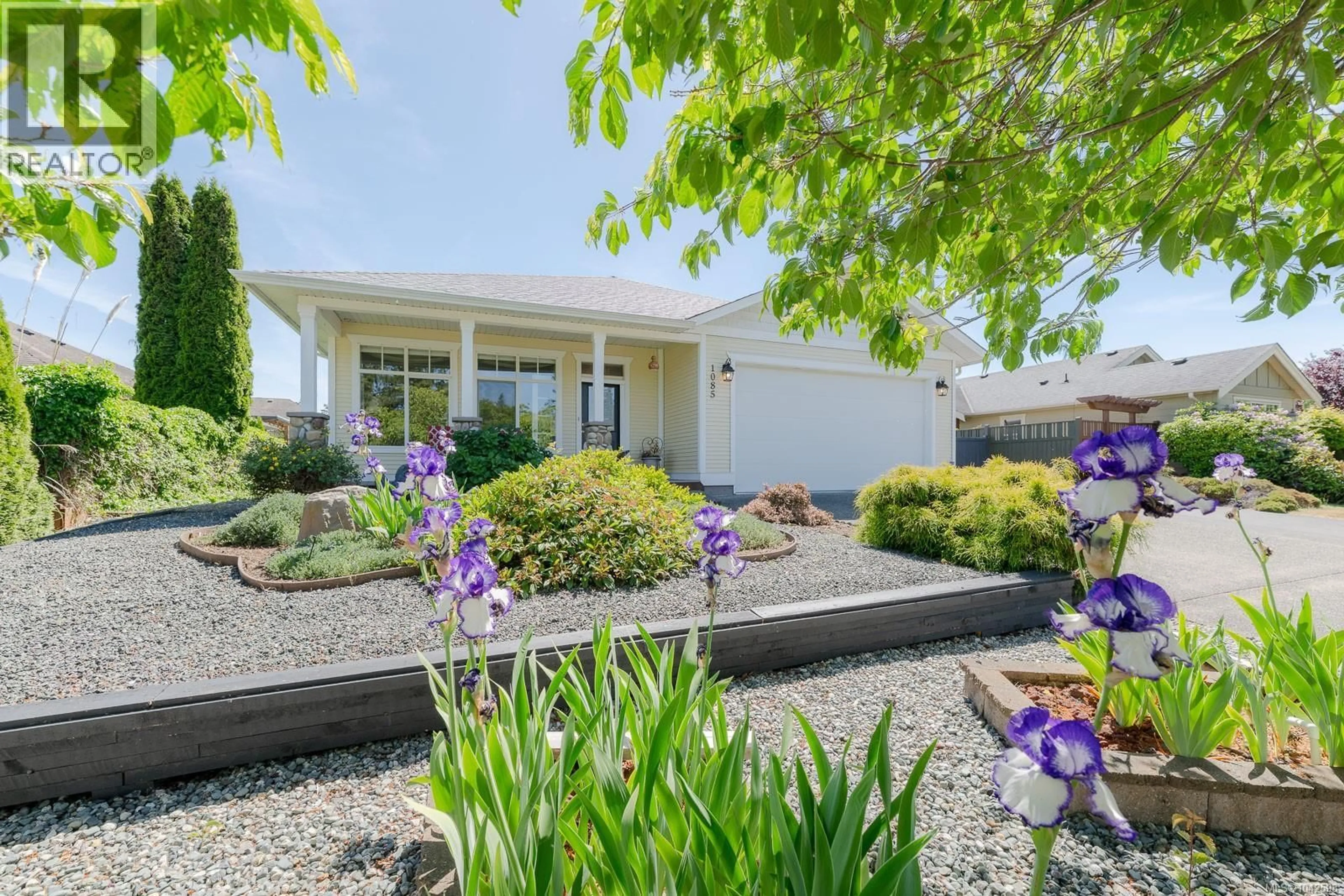 Home with vinyl exterior material, street for 1085 TARA CRESCENT, Parksville British Columbia V9P2W5